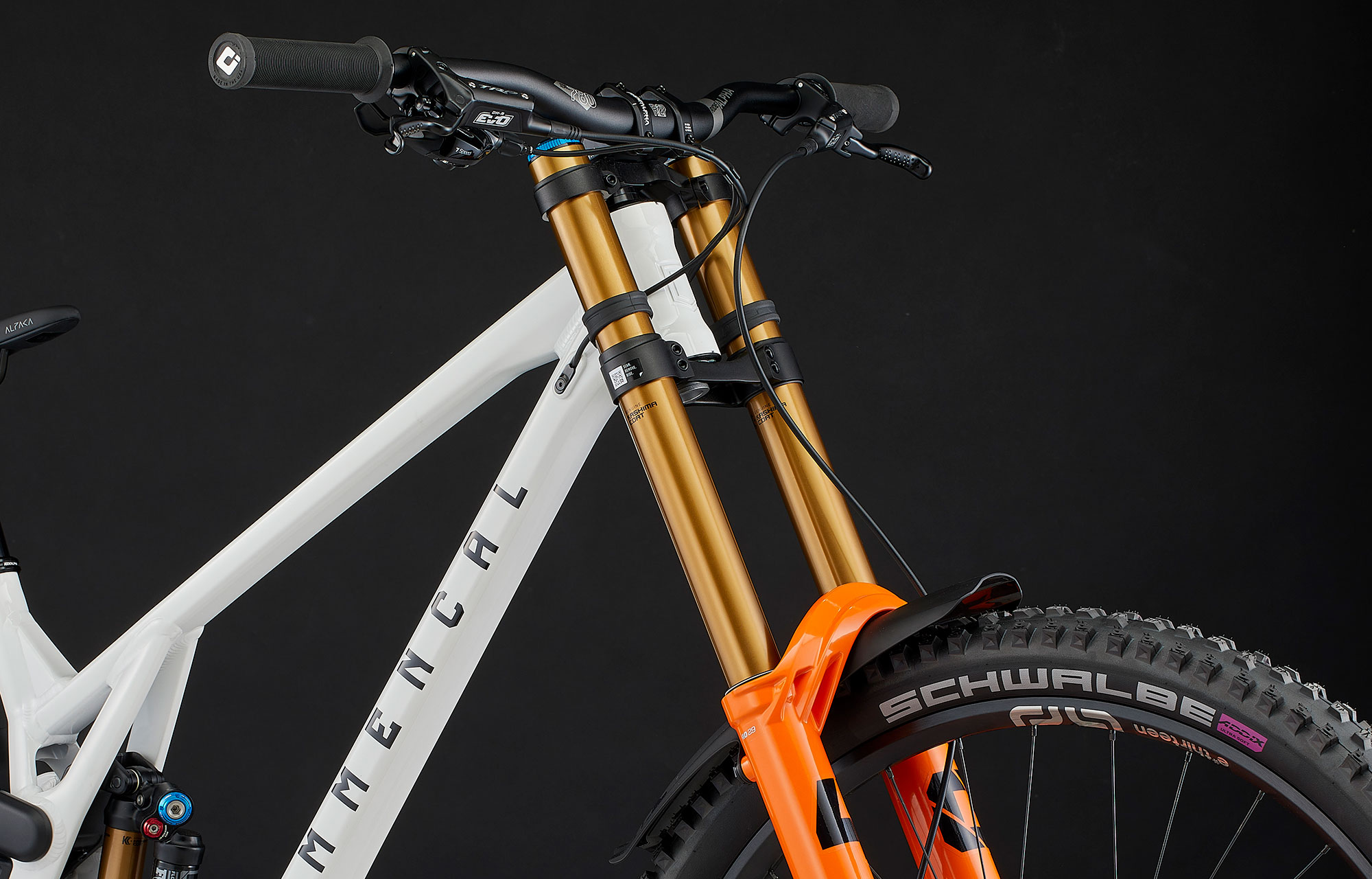 COMMENCAL SUPREME DH V5 SIGNATURE AIR PURE WHITE image number null