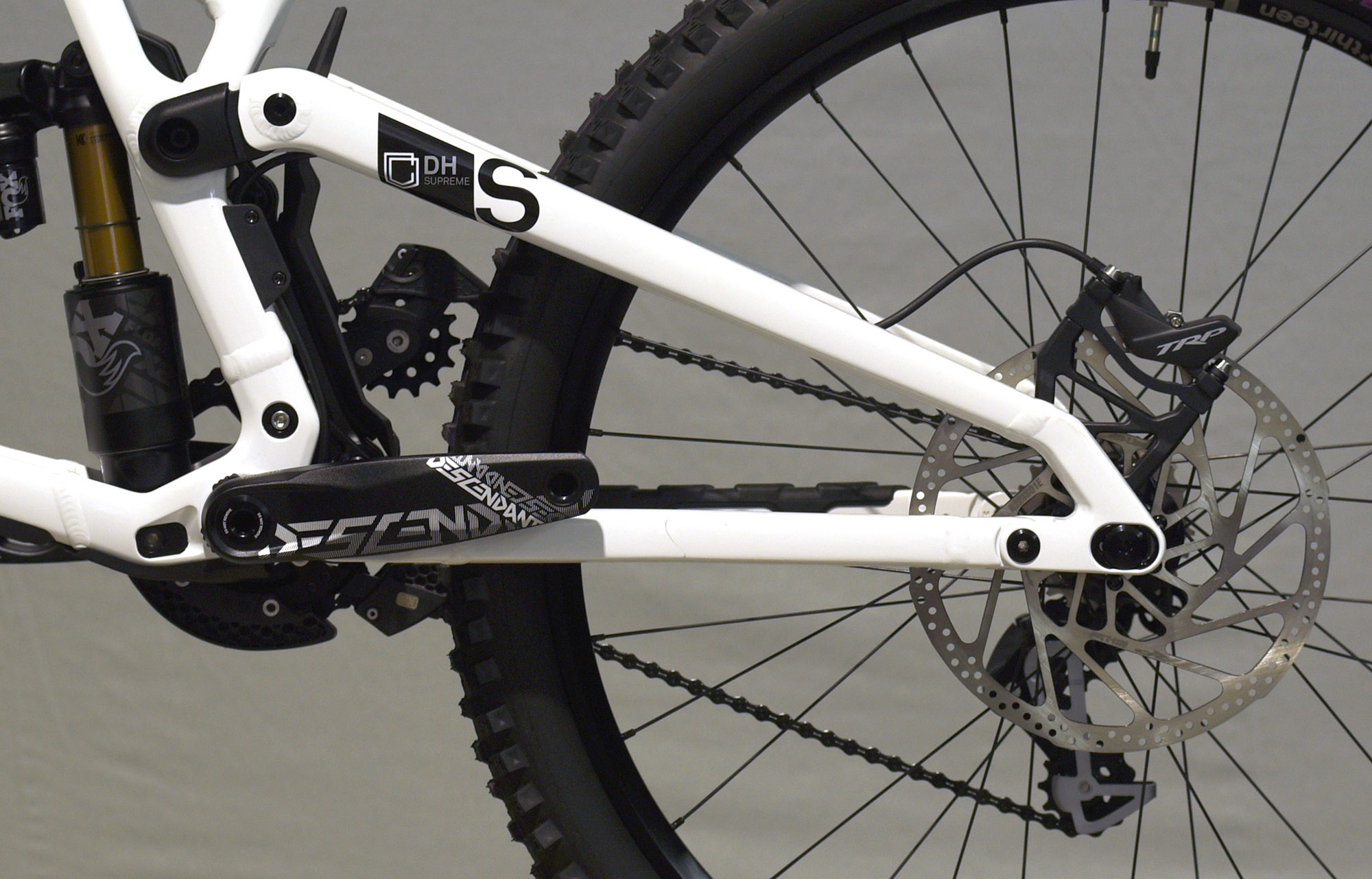 COMMENCAL SUPREME DH V5 SIGNATURE AIR PURE WHITE - L (23150203) image number null