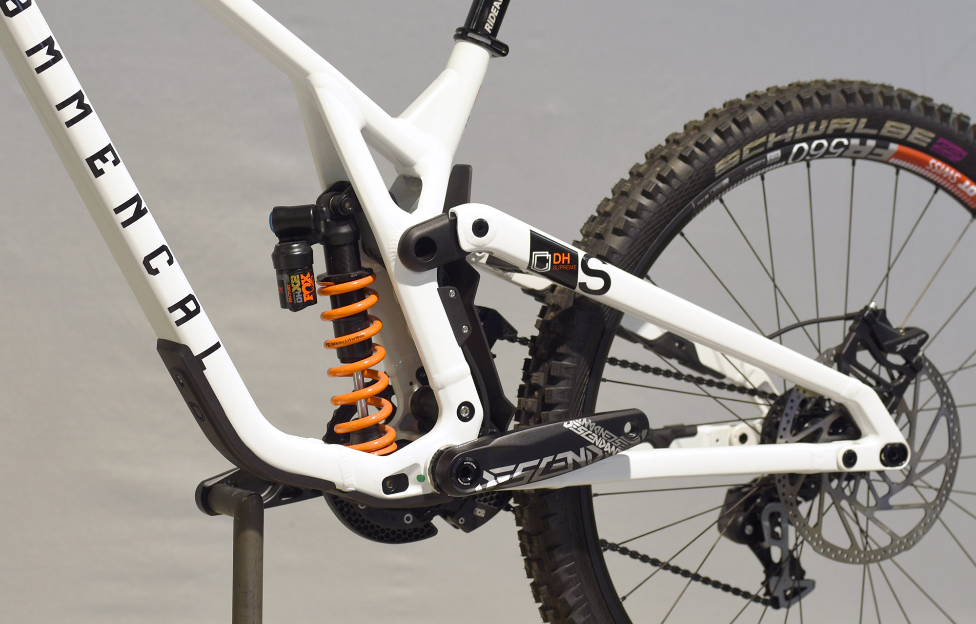 COMMENCAL SUPREME DH V5 SIGNATURE COIL PURE WHITE - XL (22150904) image number null