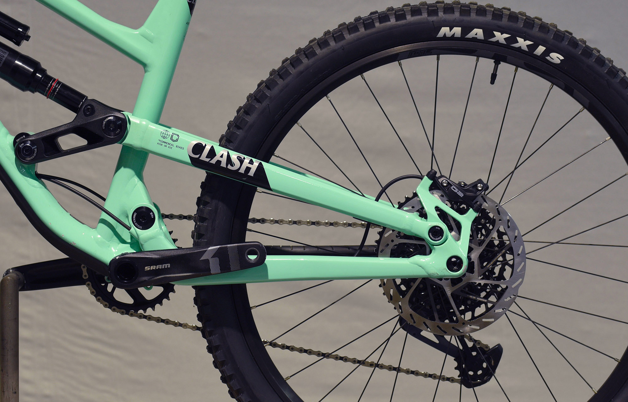 COMMENCAL CLASH RIDE EMERALD  GREEN NEW ROCKSHOX - L (23130103) image number null
