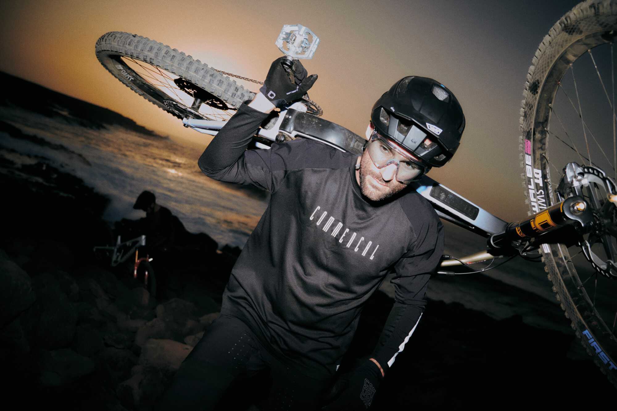 COMMENCAL LANGARM TRIKOT HARDTECH ESSENTIAL BLACK image large number 5
