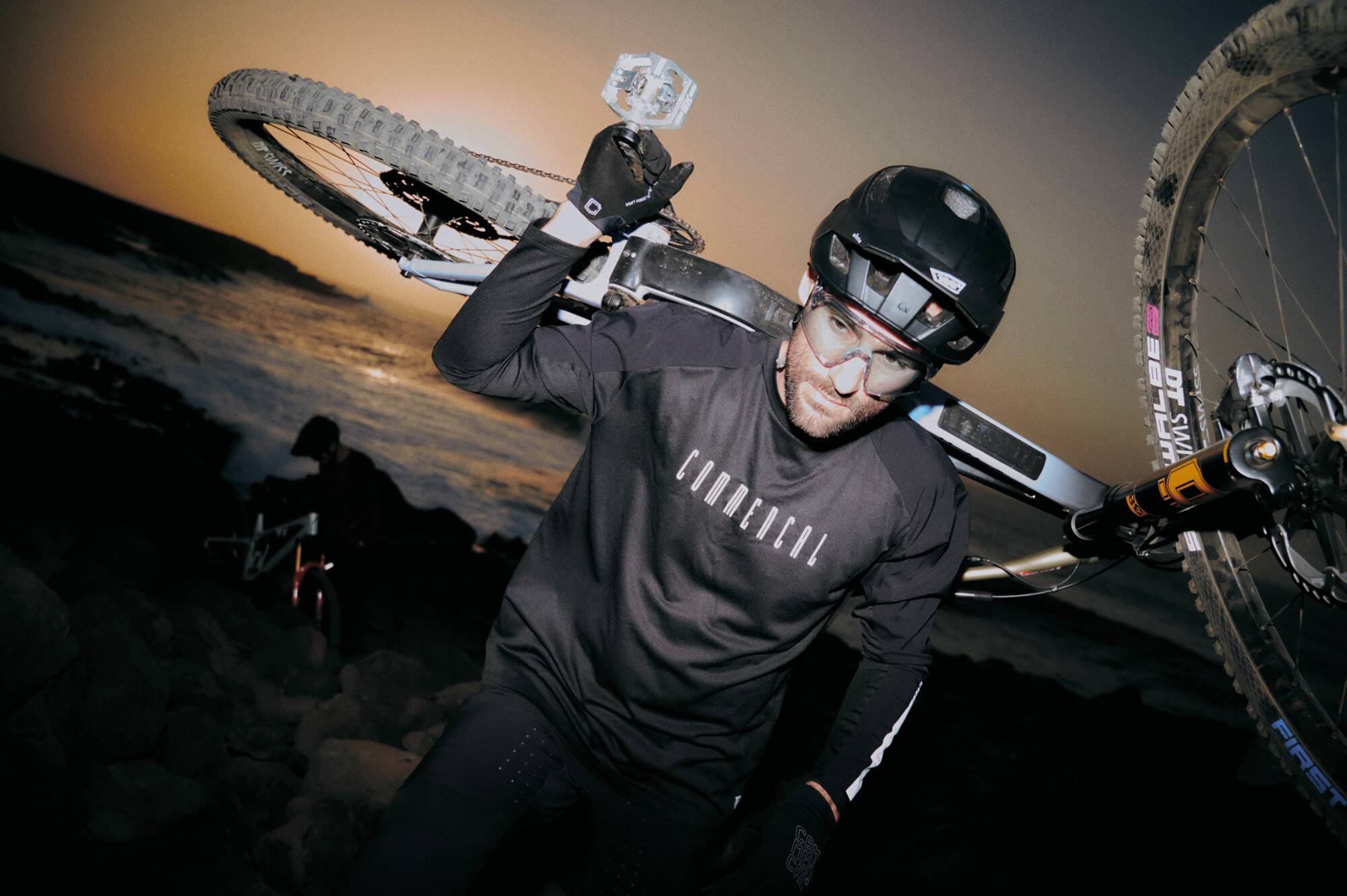 MAILLOT COMMENCAL HARDTECH MANGA LARGA ESSENTIAL BLACK image large number 5