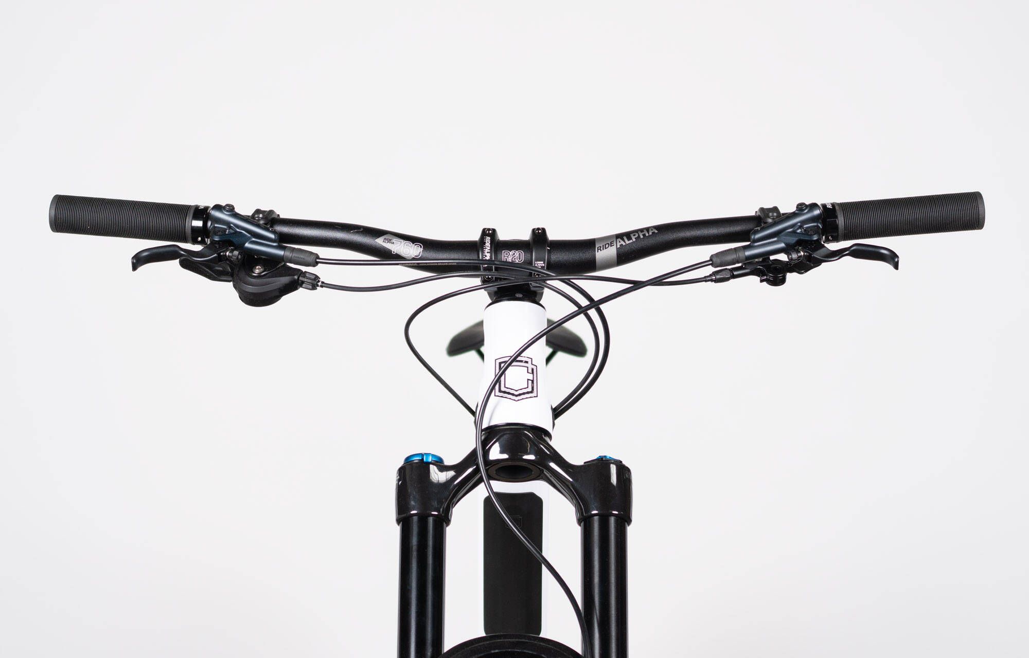 COMMENCAL CLASH ESSENTIAL PURE WHITE 2026 image large number 5