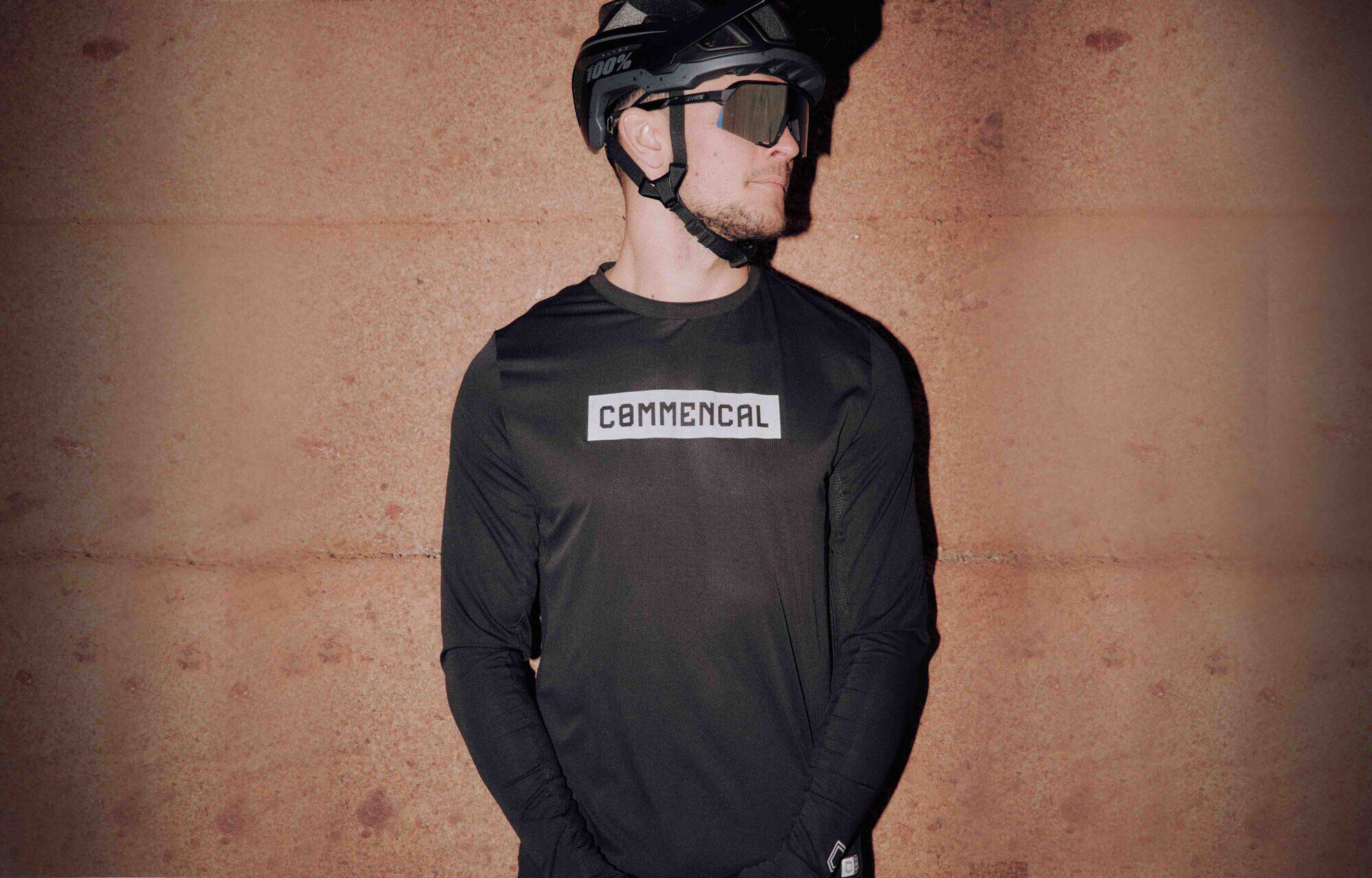 MAILLOT COMMENCAL LIGHTECH MANGA LARGA CORPORATE BLACK image large number 1