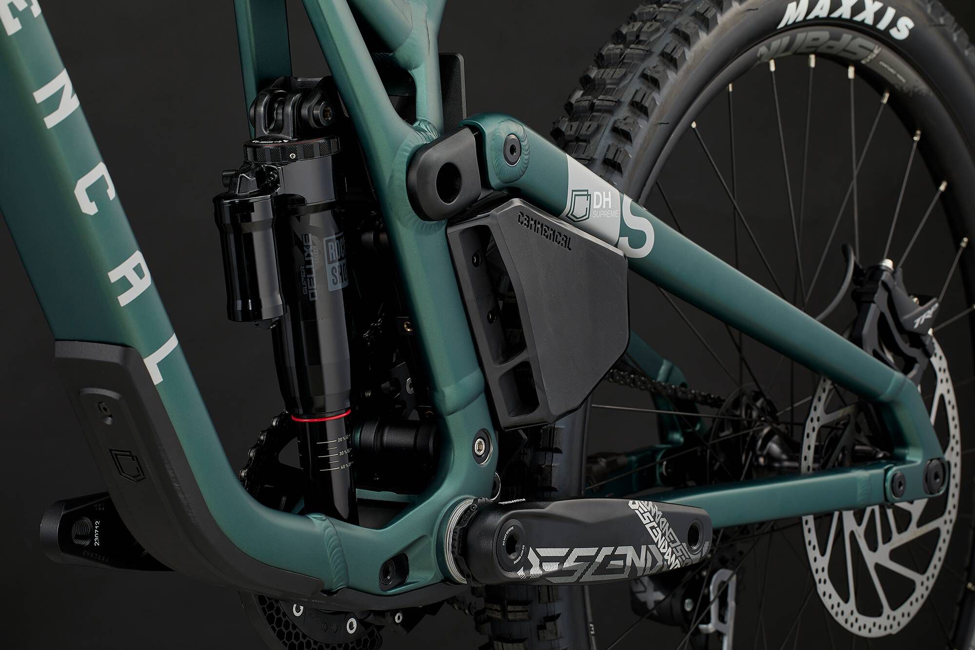 COMMENCAL SUPREME DH V5 RIDE METALLIC GREEN ROCKSHOX: Race-Ready