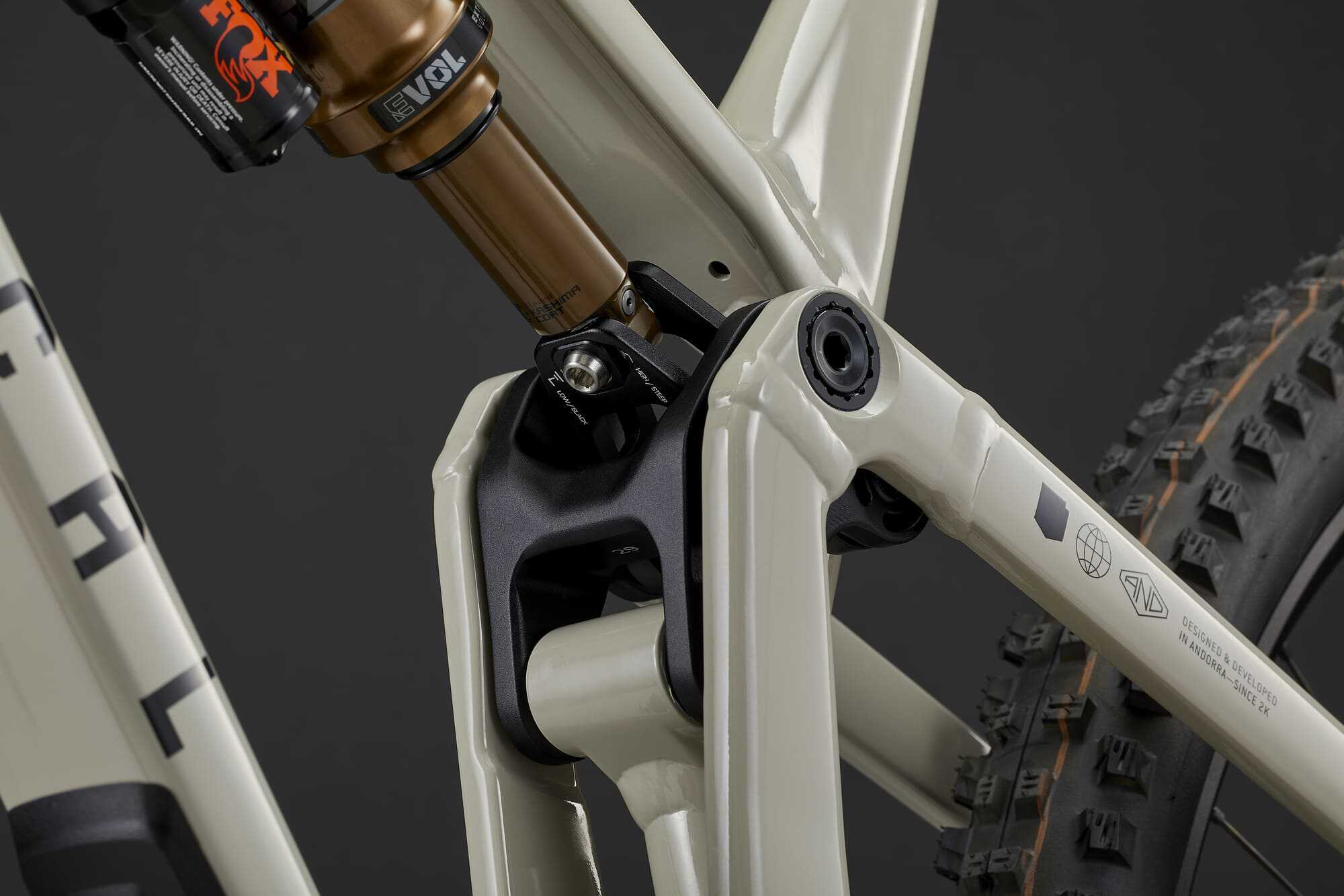 COMMENCAL META V5 T-TYPE CHALK image large number 4