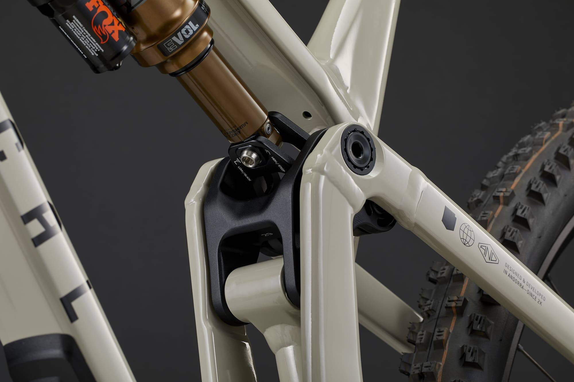 COMMENCAL META V5 T-TYPE CHALK image large number 4