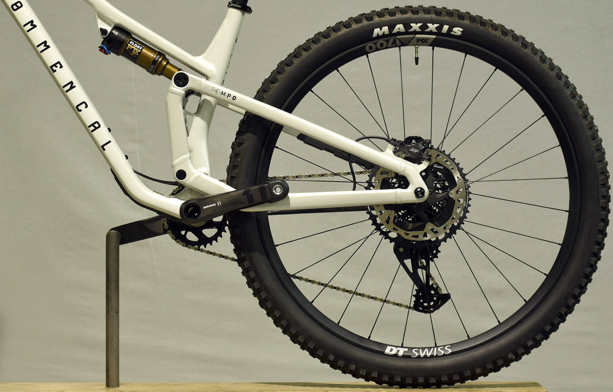 COMMENCAL T.E.M.P.O. SIGNATURE CLEAR SILVER - M (23120402) image large number 5