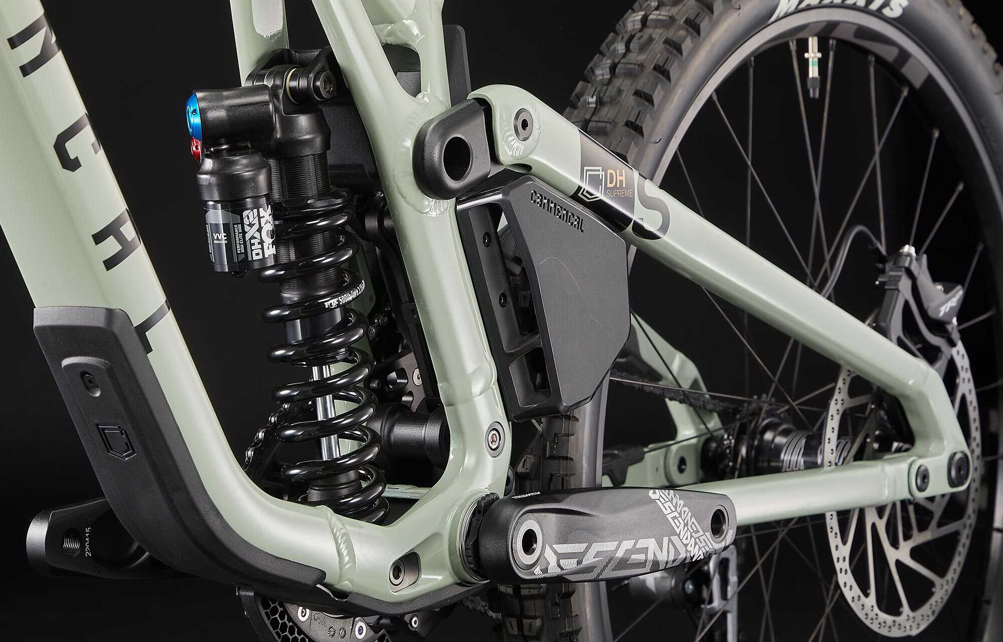 COMMENCAL SUPREME DH V5 ESSENTIAL HERITAGE GREEN image large number 5