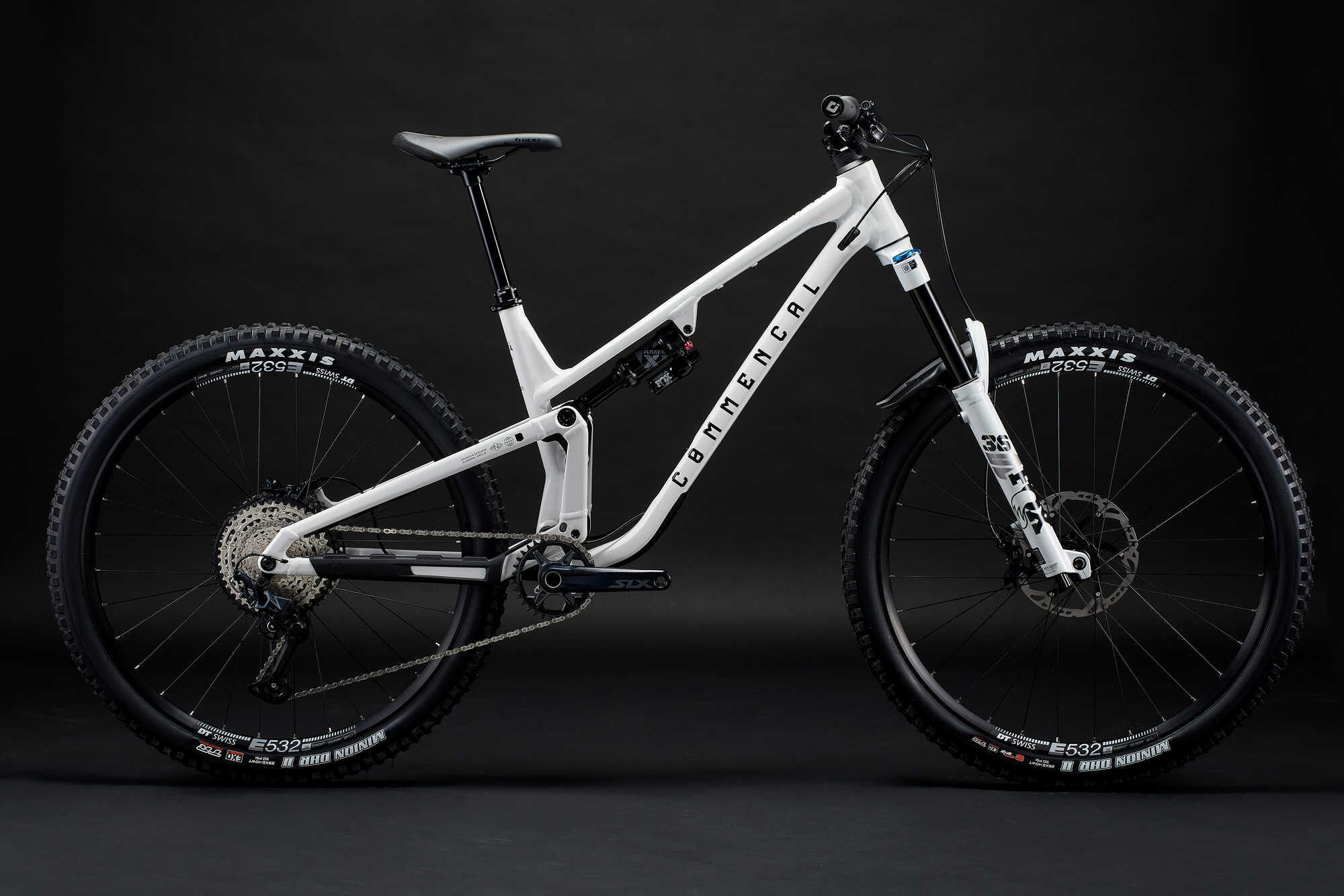 COMMENCAL META V5 ESSENTIAL PURE WHITE image large number 0