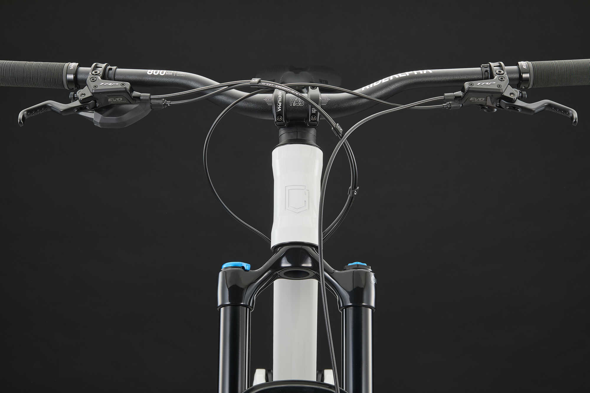 COMMENCAL META SX V5 ESSENTIAL PURE WHITE 2027 image large number 4