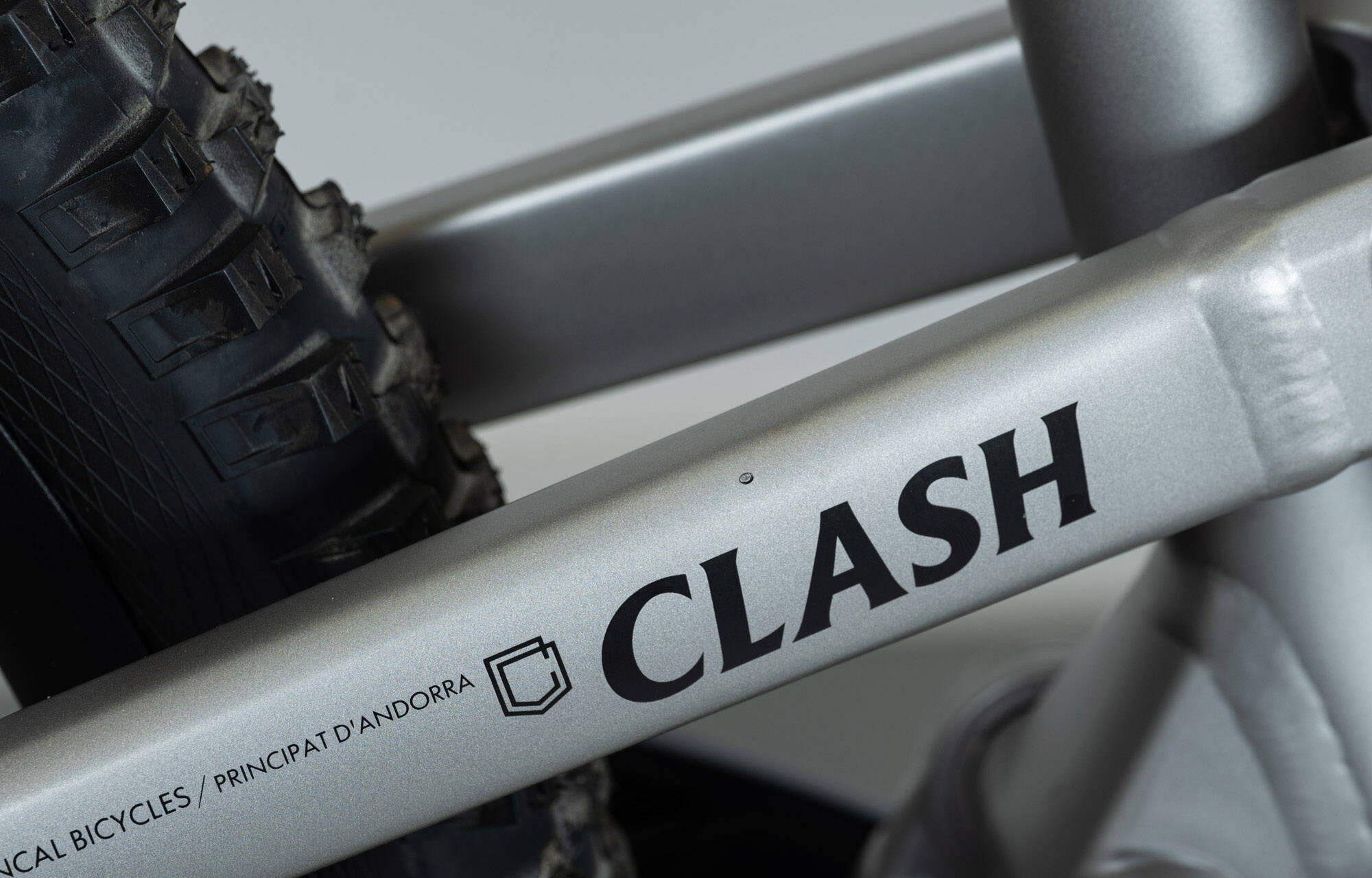COMMENCAL CLASH RACE SILVER - L (22132103) image large number 7