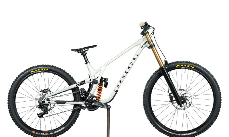 COMMENCAL SUPREME DH V5 SIGNATURE COIL CLEAR SILVER - L (22150303)