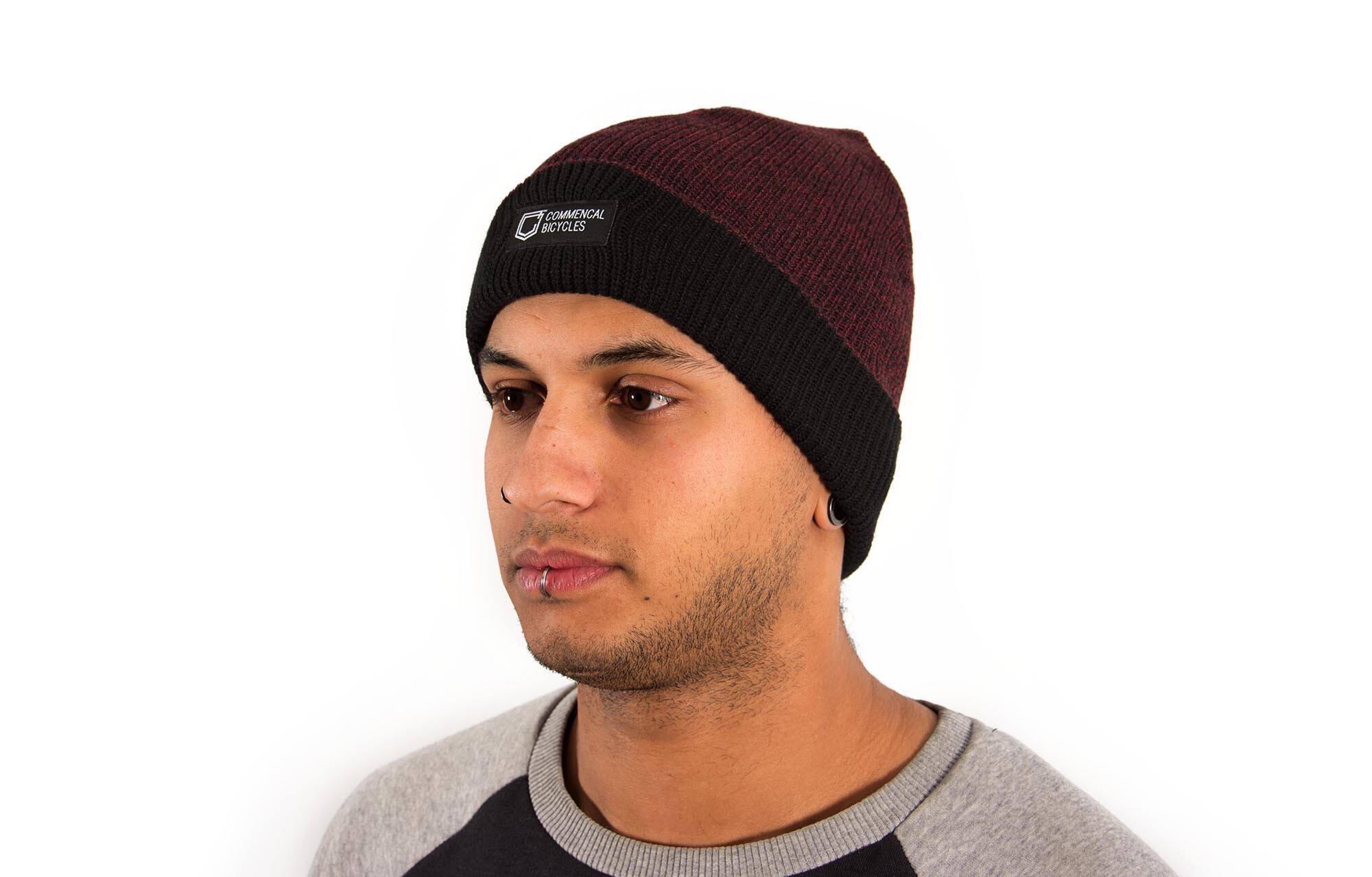 BONNET REVERSIBLE BLACK/BORDEAUX image large number 1