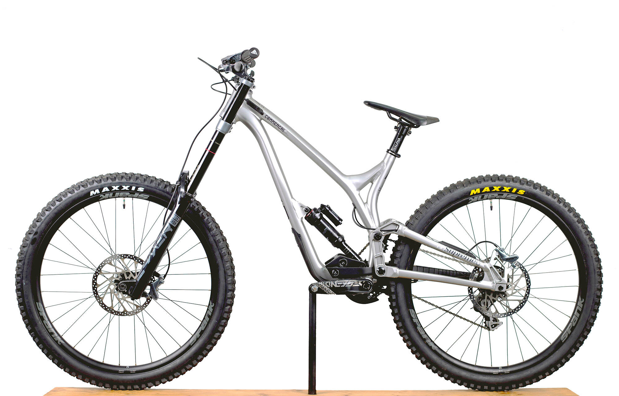 COMMENCAL SUPREME DH V4 XS SILVER (22170900) image large number 2