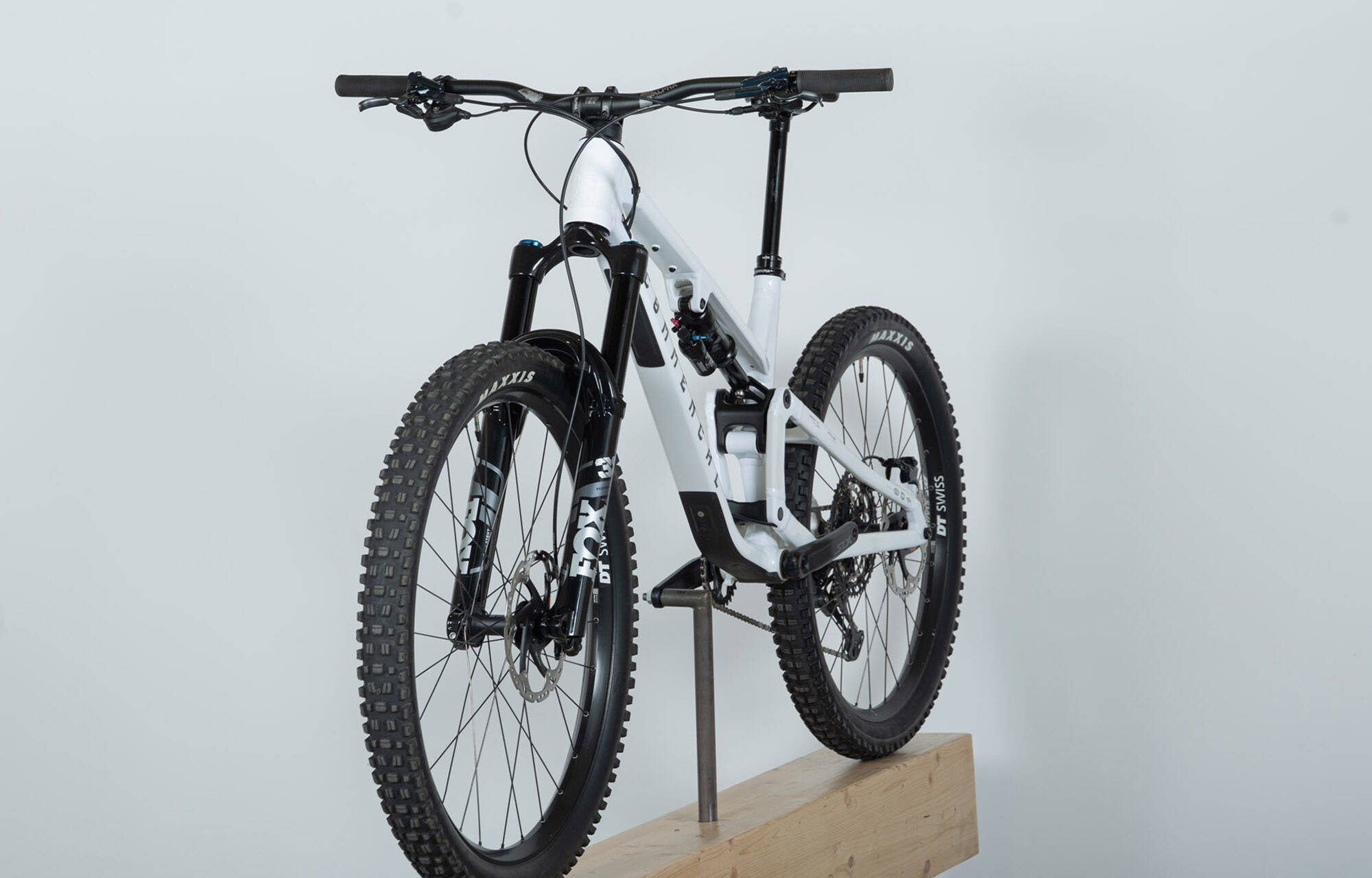 COMMENCAL META SX V5 ESSENTIAL PURE WHITE - L (25130303) image large number 4