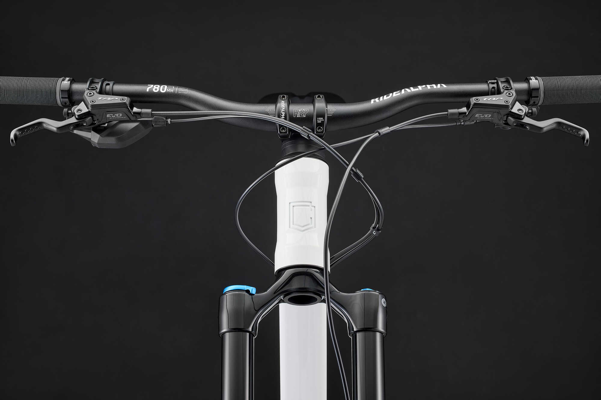 COMMENCAL META V5 ESSENTIAL PURE WHITE 2027 image large number 4