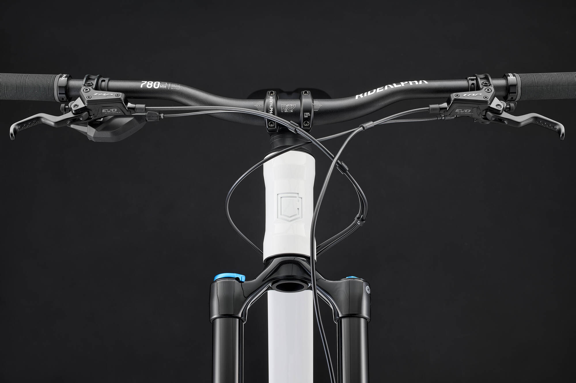 COMMENCAL META V5 ESSENTIAL PURE WHITE 2027 image large number 4