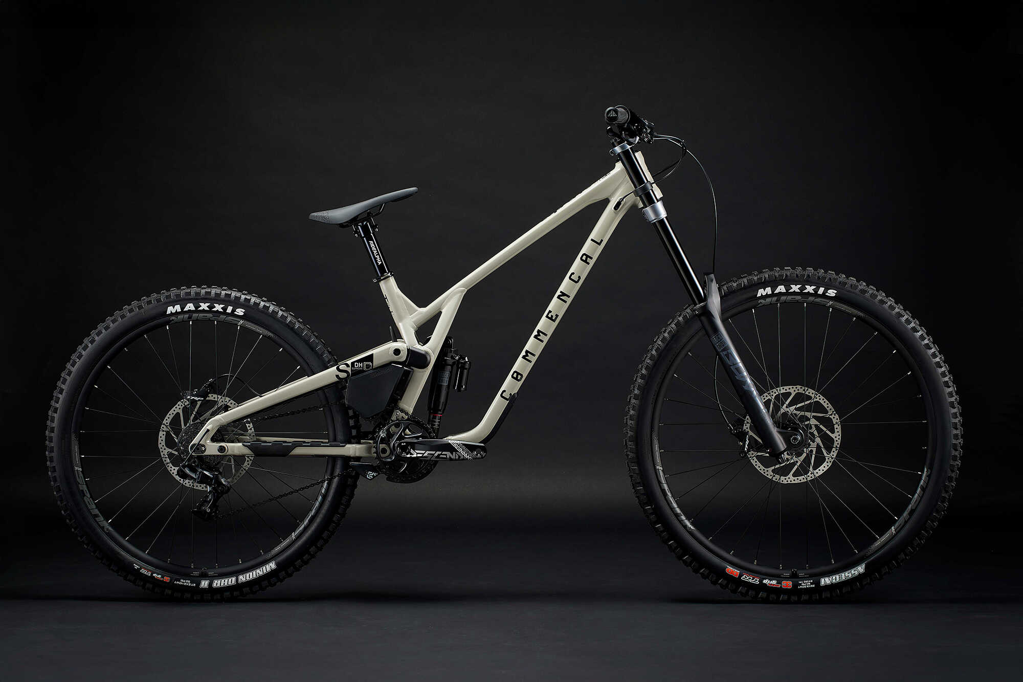 COMMENCAL SUPREME DH V5 RIDE CHALK image large number 0