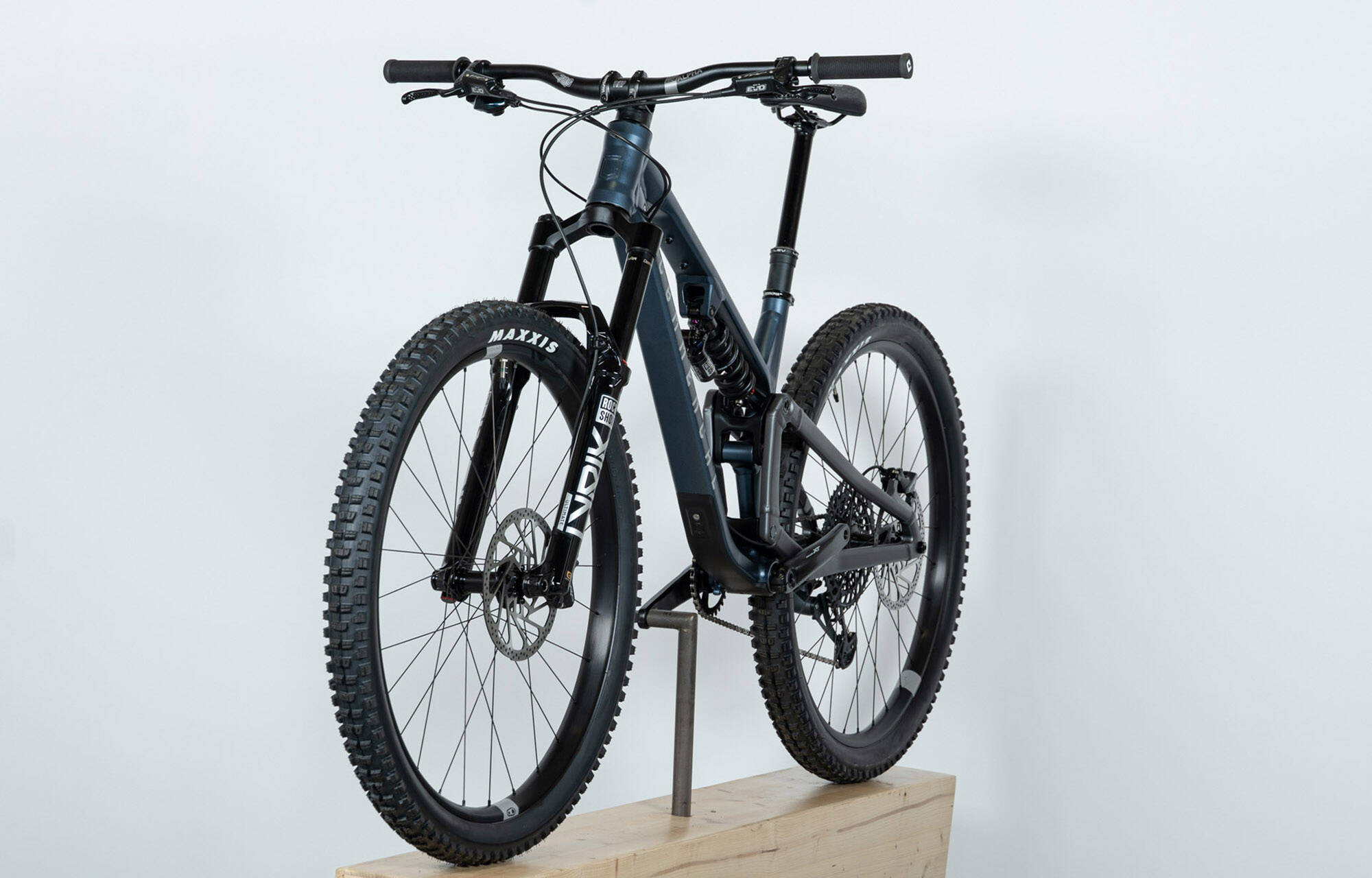 COMMENCAL META V5 RACE SPARKLY BLUE - M (23121302) image large number 4