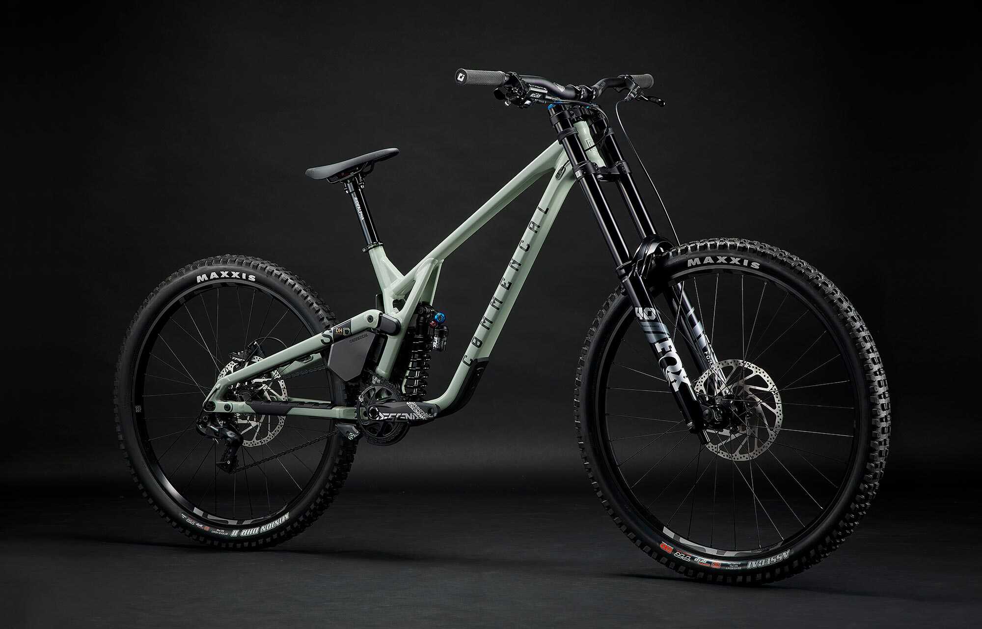 COMMENCAL SUPREME DH V5 ESSENTIAL HERITAGE GREEN image large number 1