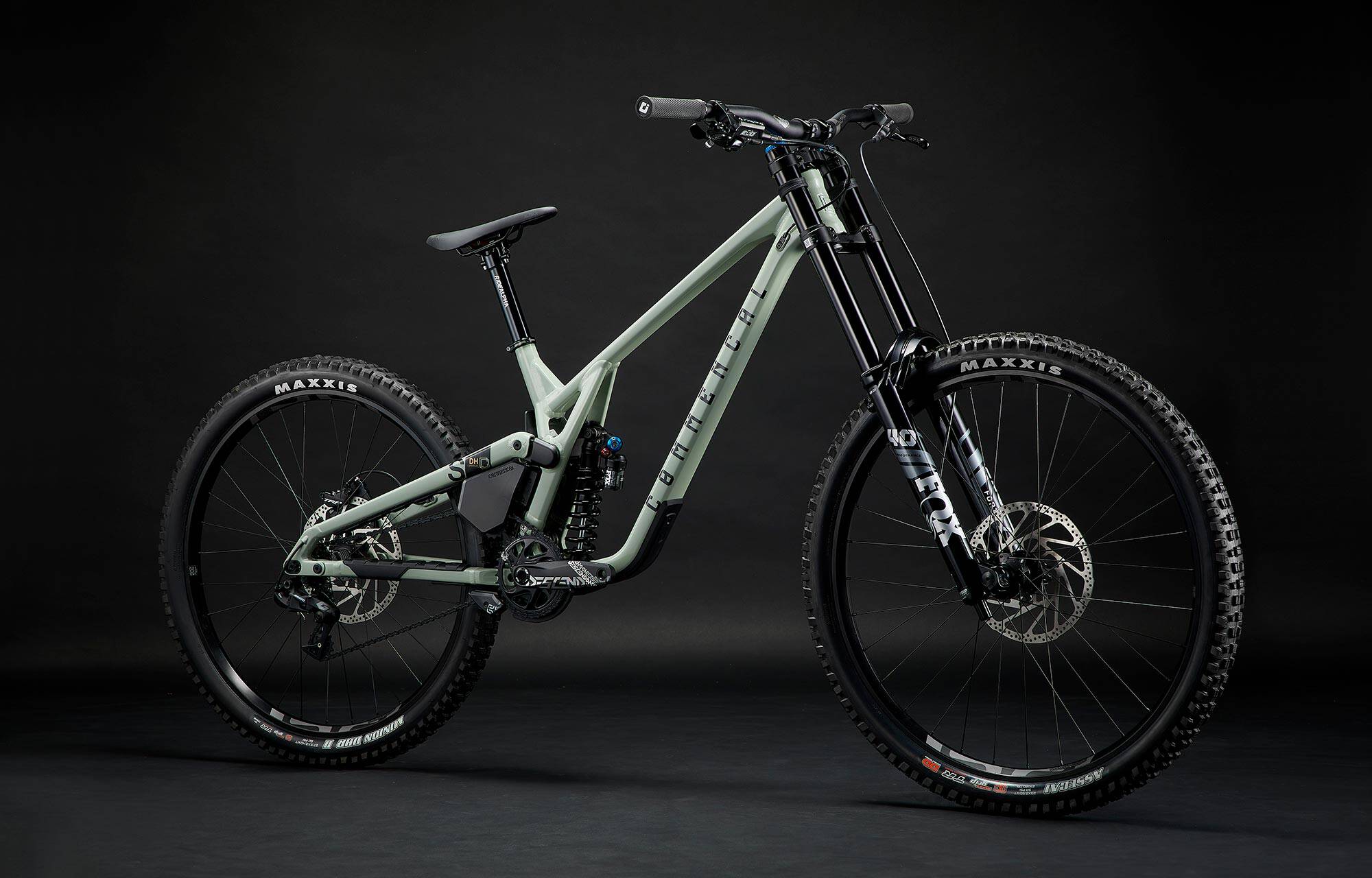 COMMENCAL SUPREME DH V5 ESSENTIAL HERITAGE GREEN image large number 1
