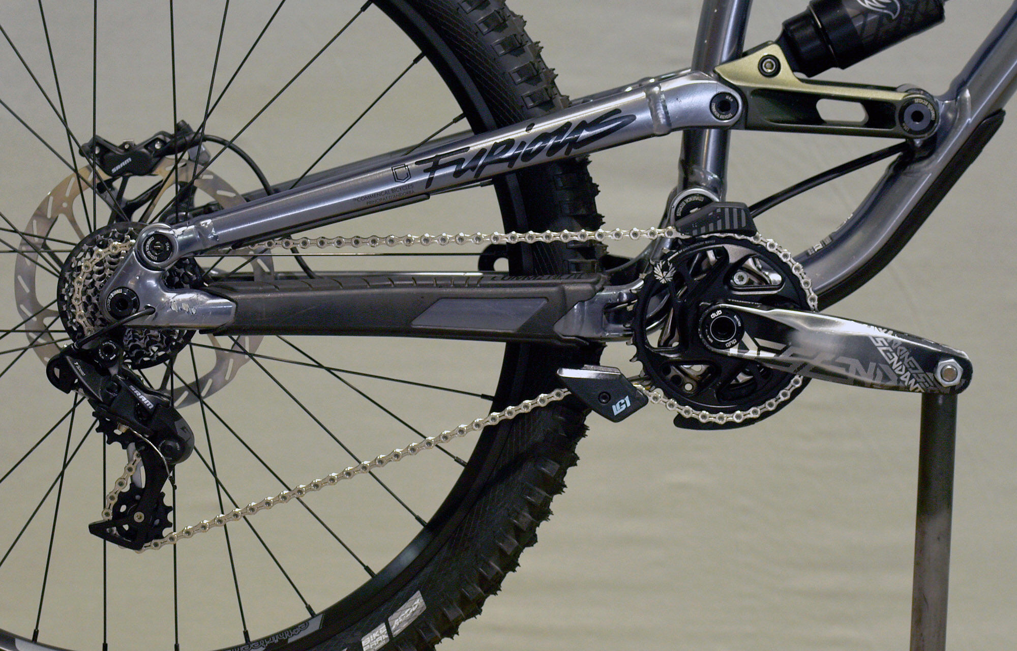 COMMENCAL | COMMENCAL FURIOUS ESSENTIAL GUN METAL - M (21151002)
