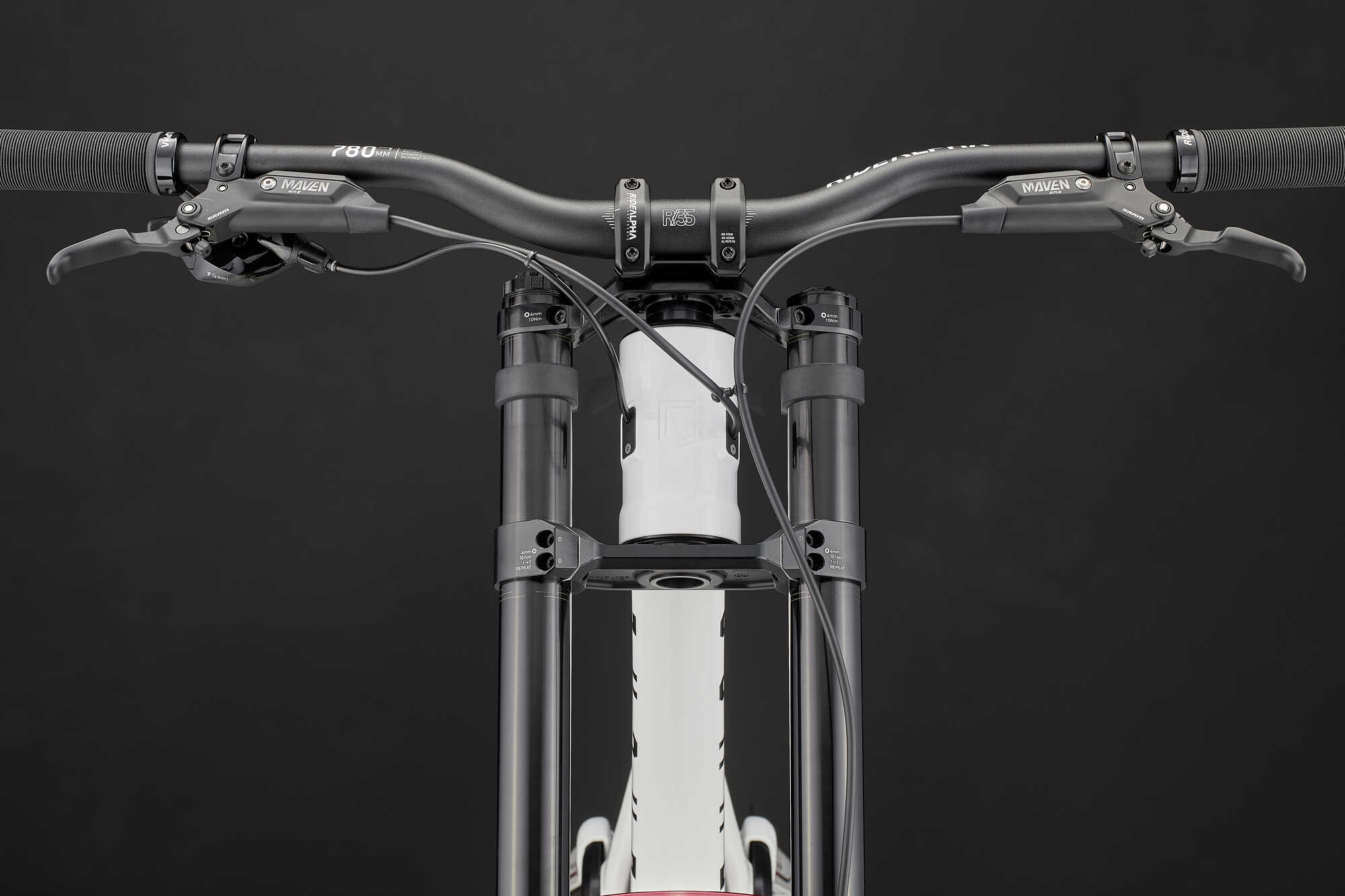 COMMENCAL SUPREME DH V5.2 ROCKSHOX PURE WHITE 2027 image large number 4