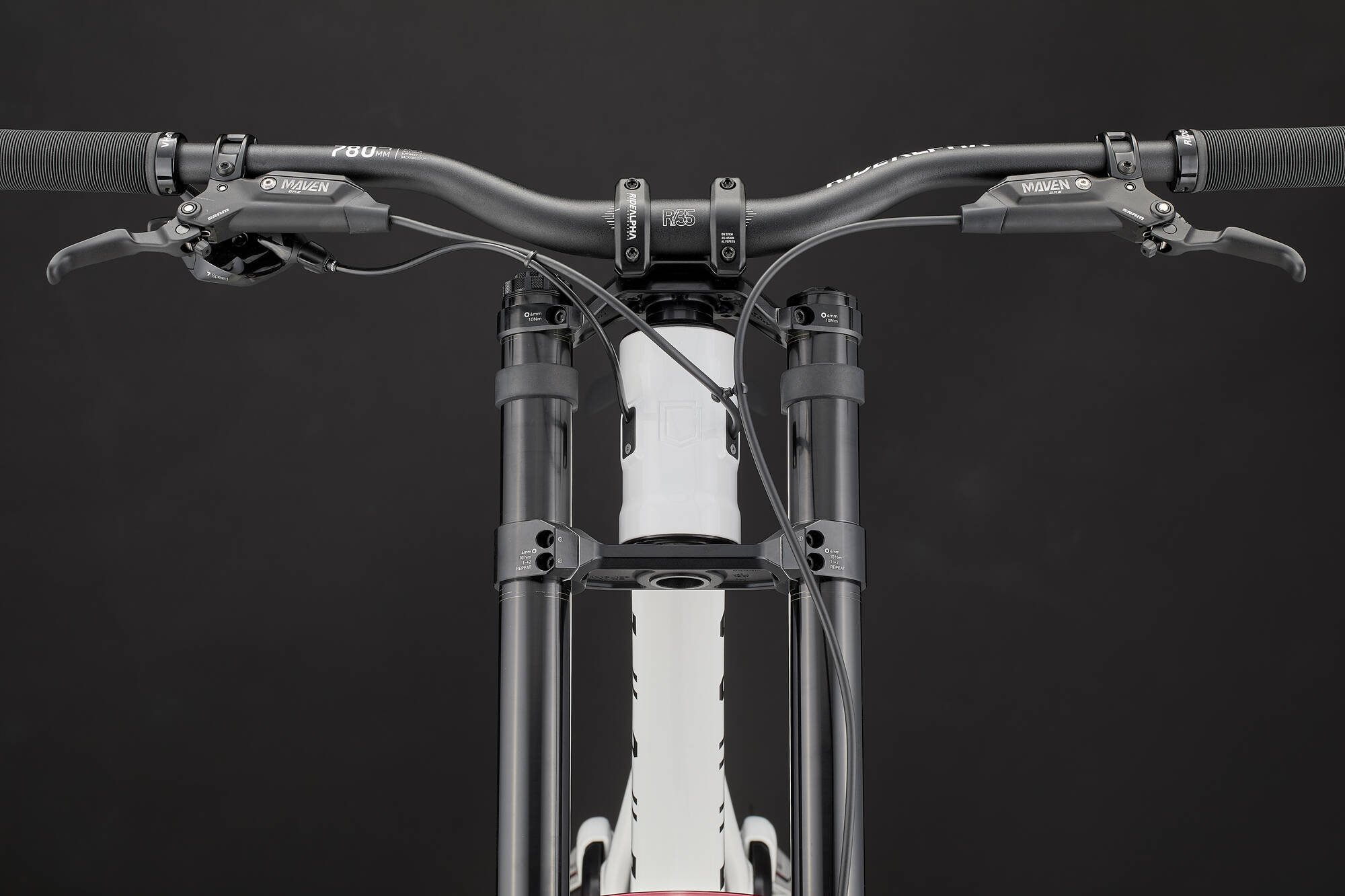 COMMENCAL SUPREME DH V5.2 ROCKSHOX PURE WHITE 2027 image large number 4