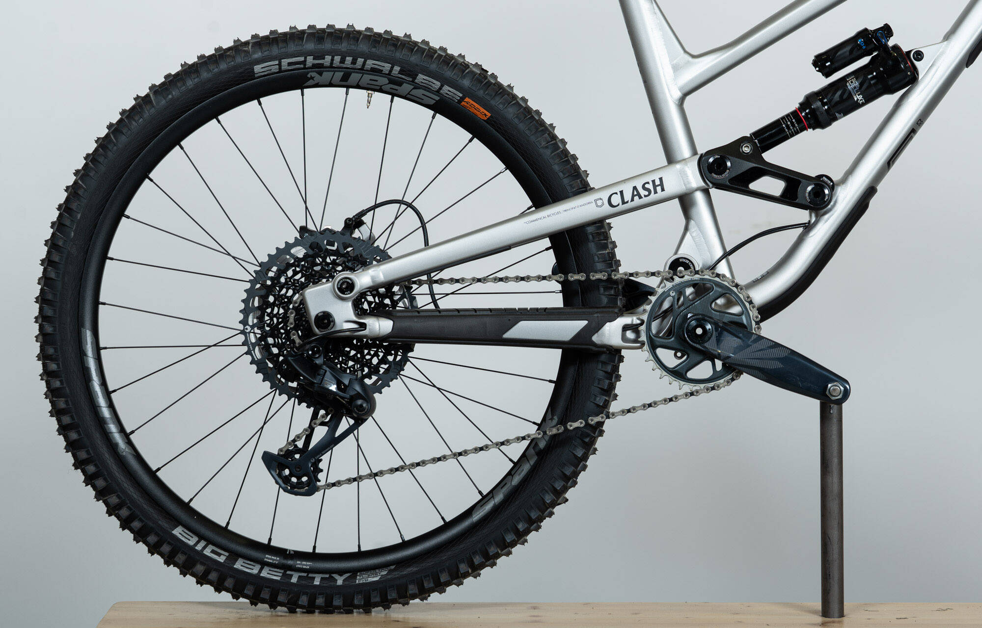 COMMENCAL CLASH RACE SILVER - L (22132103) image large number 0