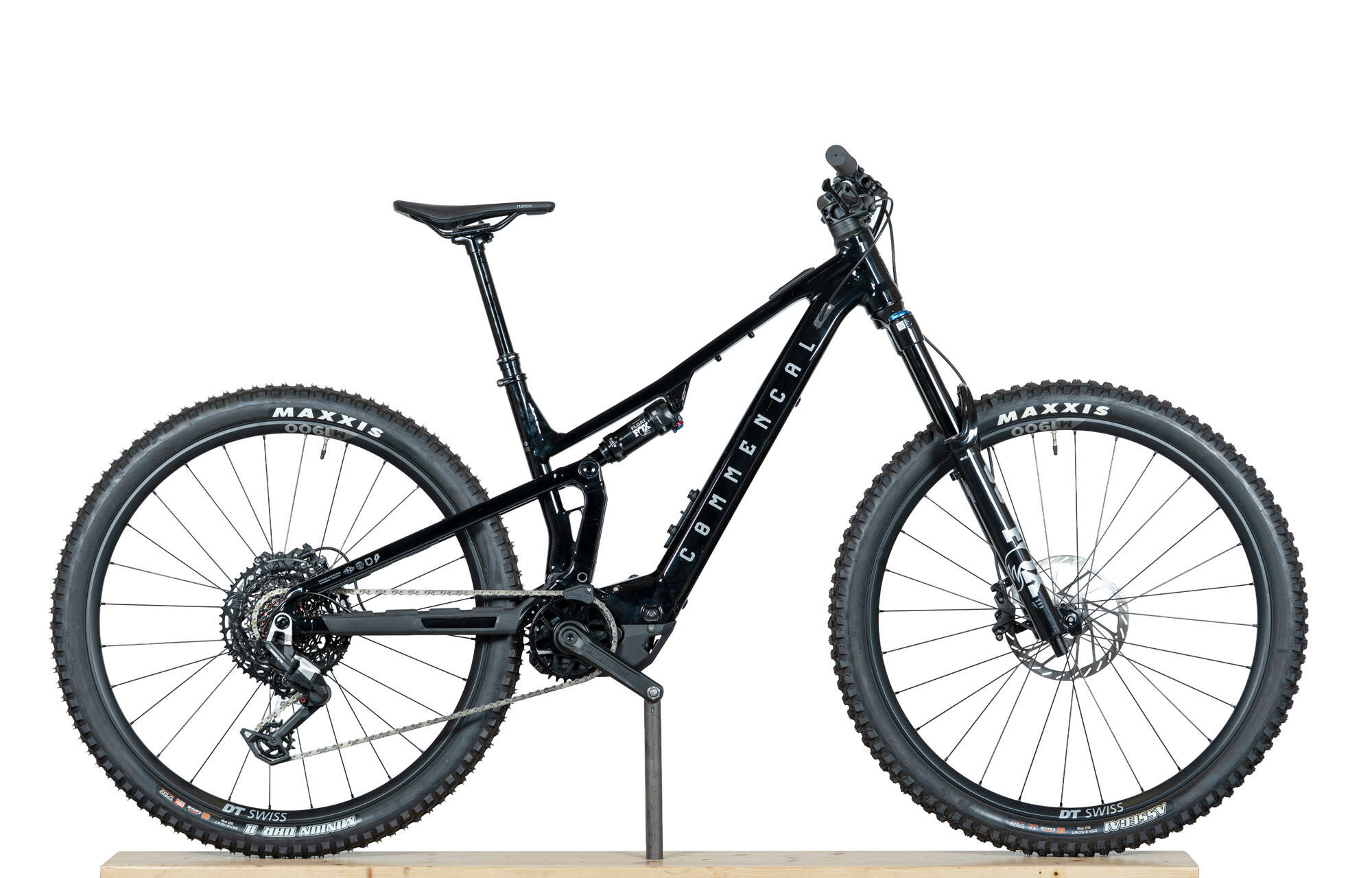 COMMENCAL T.E.M.P.O. POWER ESSENTIAL EAGLE 90 - M (25120302) 2 km image number null