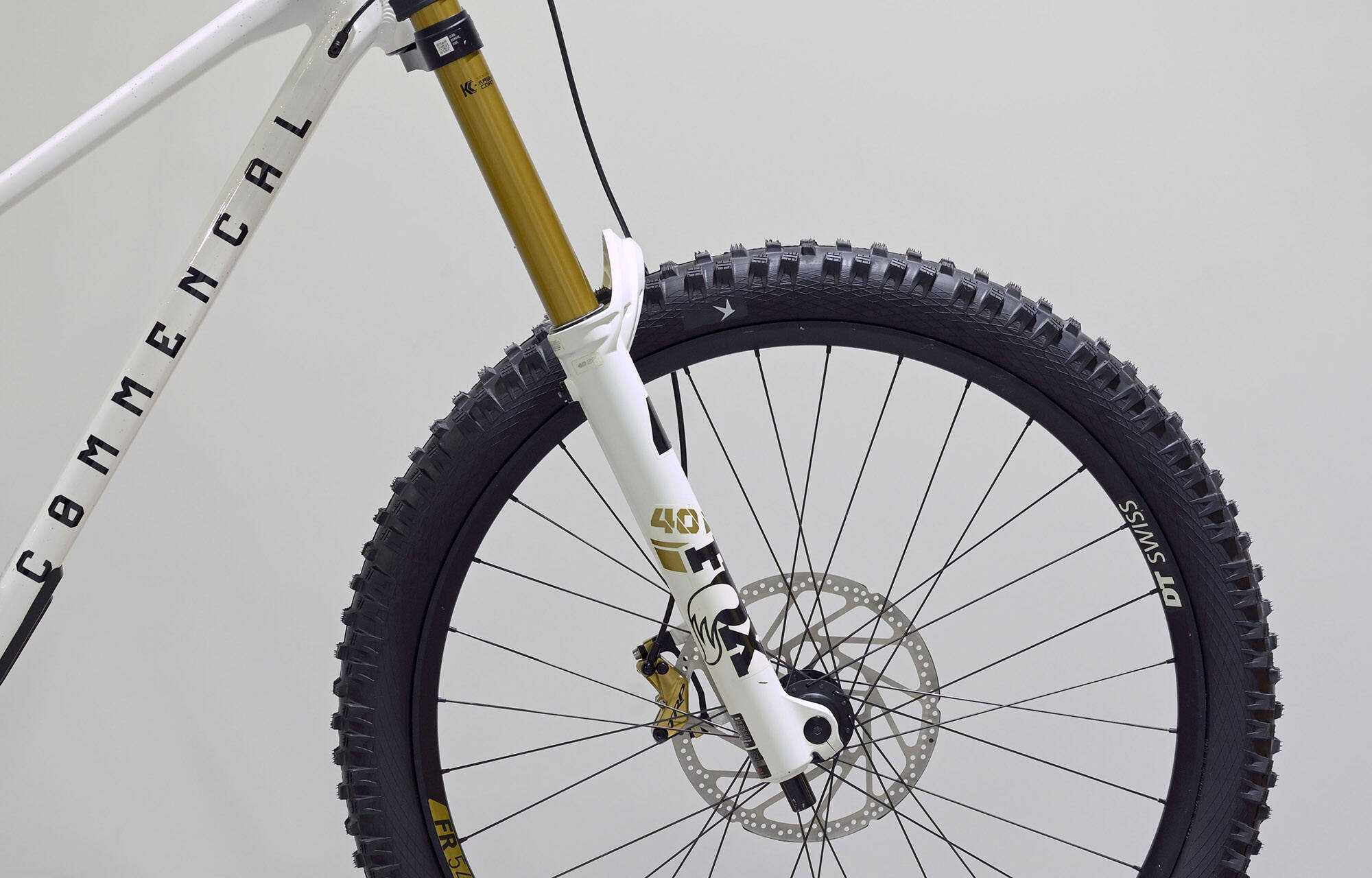 COMMENCAL SUPREME DH V5 SIGNATURE LTD GLITTERY WHITE - L (23151003) image large number 1