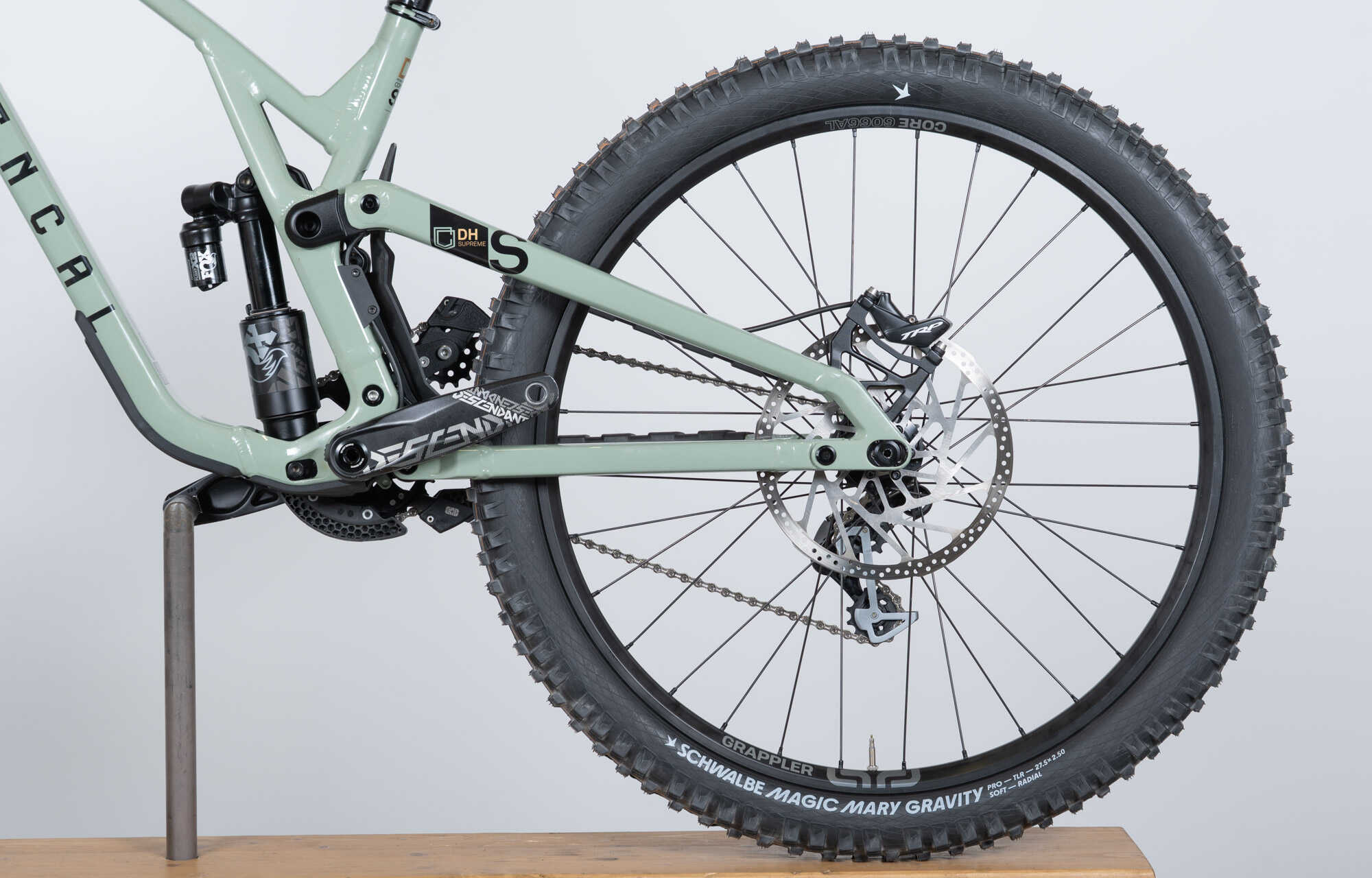 COMMENCAL SUPREME DH V5 ESSENTIAL HERITAGE GREEN - M (22150802) image large number 2