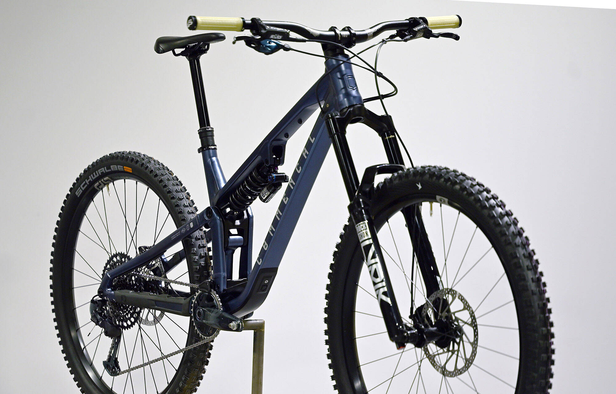 COMMENCAL META V5 RACE SPARKLY BLUE - M (23121302) image large number 3