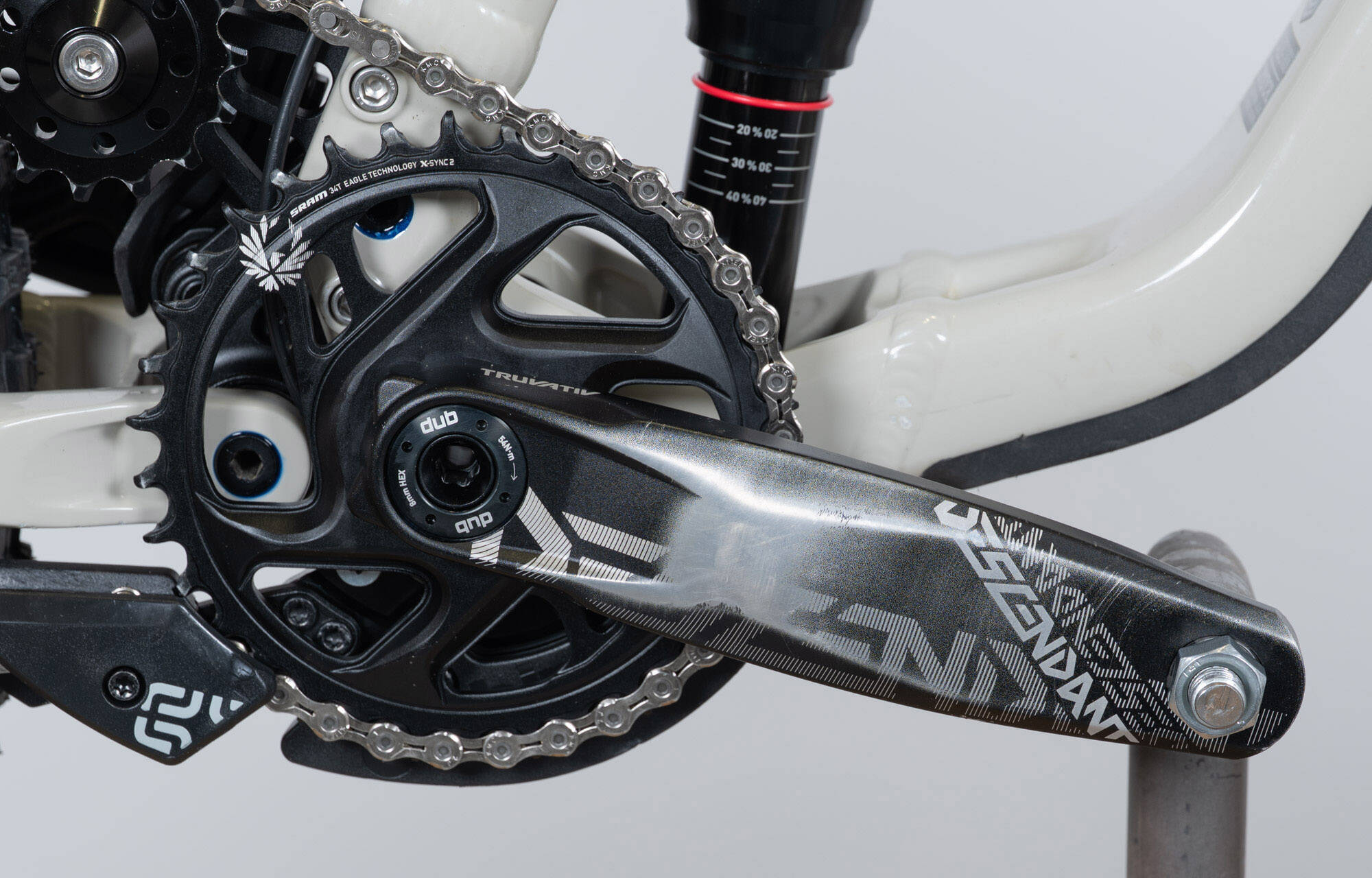 COMMENCAL SUPREME DH V5 RIDE CHALK - L (23150003) image large number 6