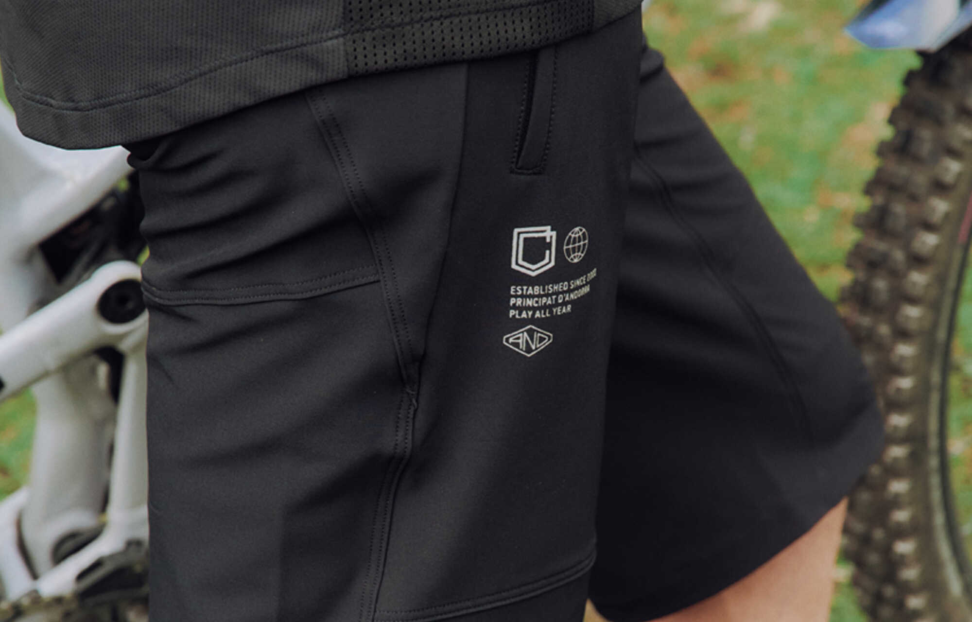 COMMENCAL LIGHTECH SHORTS BLACK image large number 6