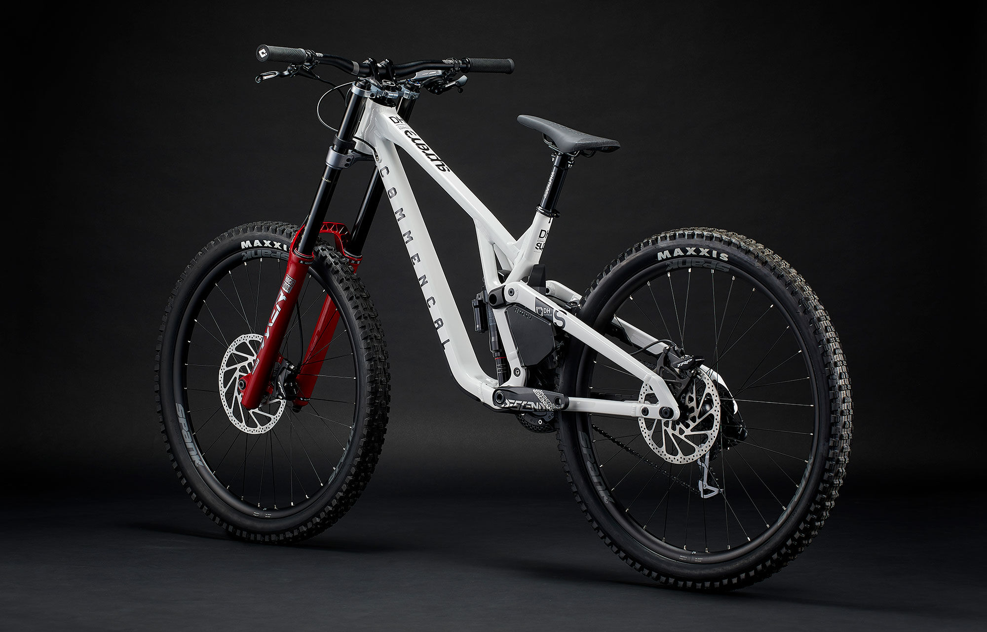 COMMENCAL SUPREME DH V5 XS PURE WHITE: Conquer Canadian Trails