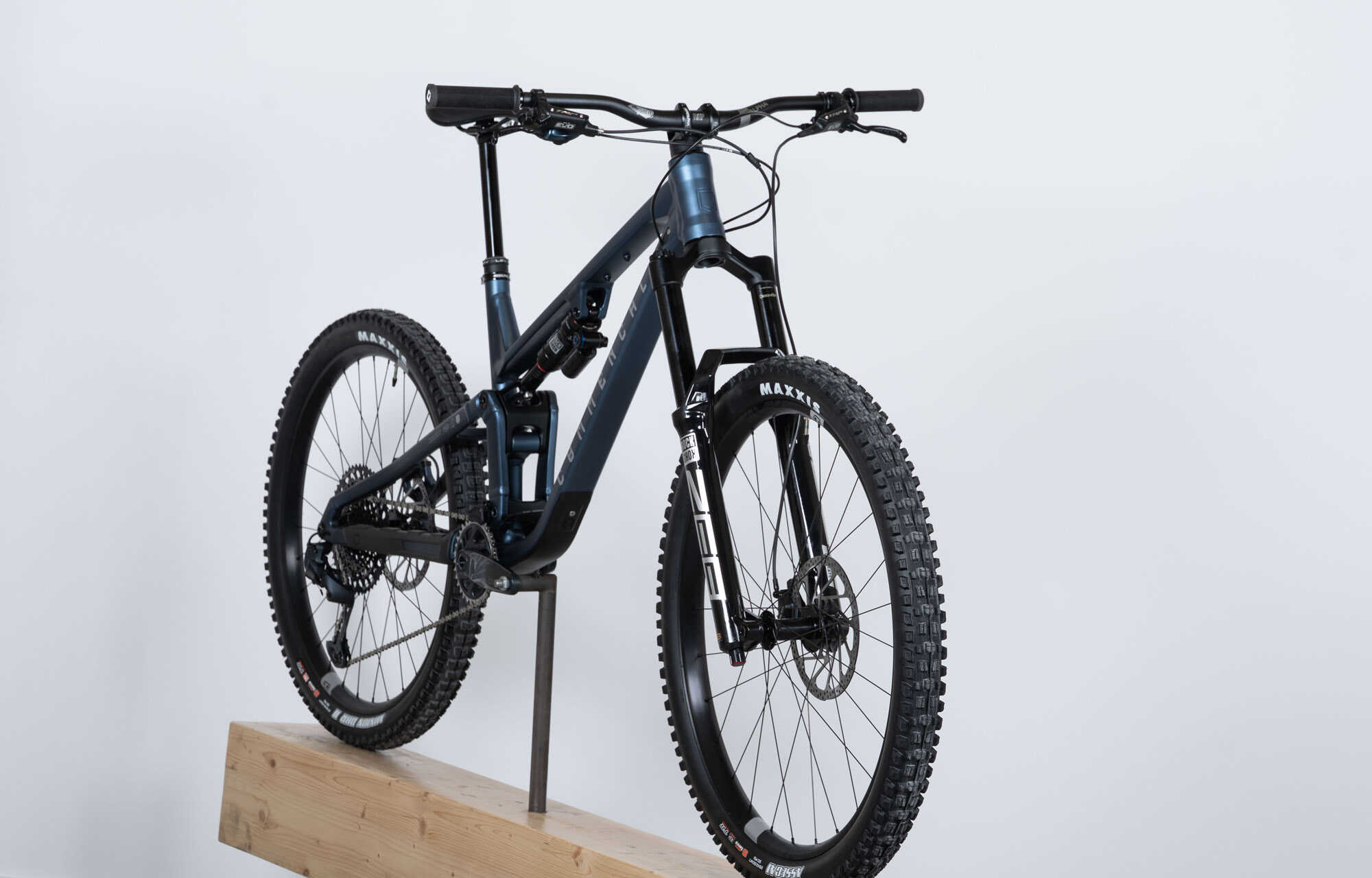 COMMENCAL META SX V5 RACE SPARKLY BLUE - L (23131703) image large number 1