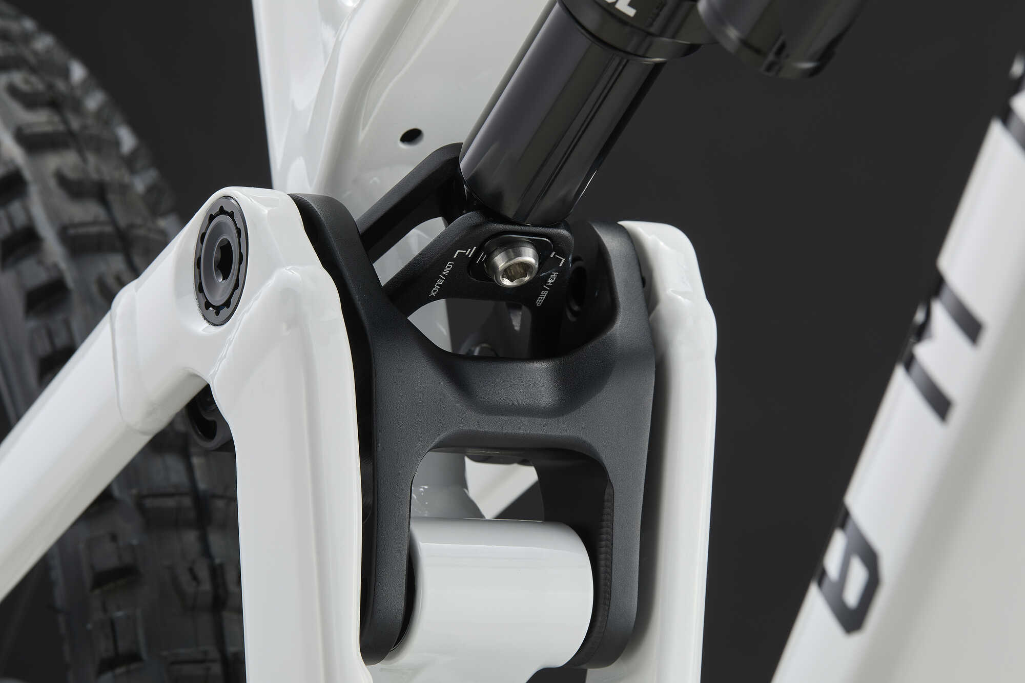 COMMENCAL META V5 ESSENTIAL PURE WHITE 2027 image large number 8