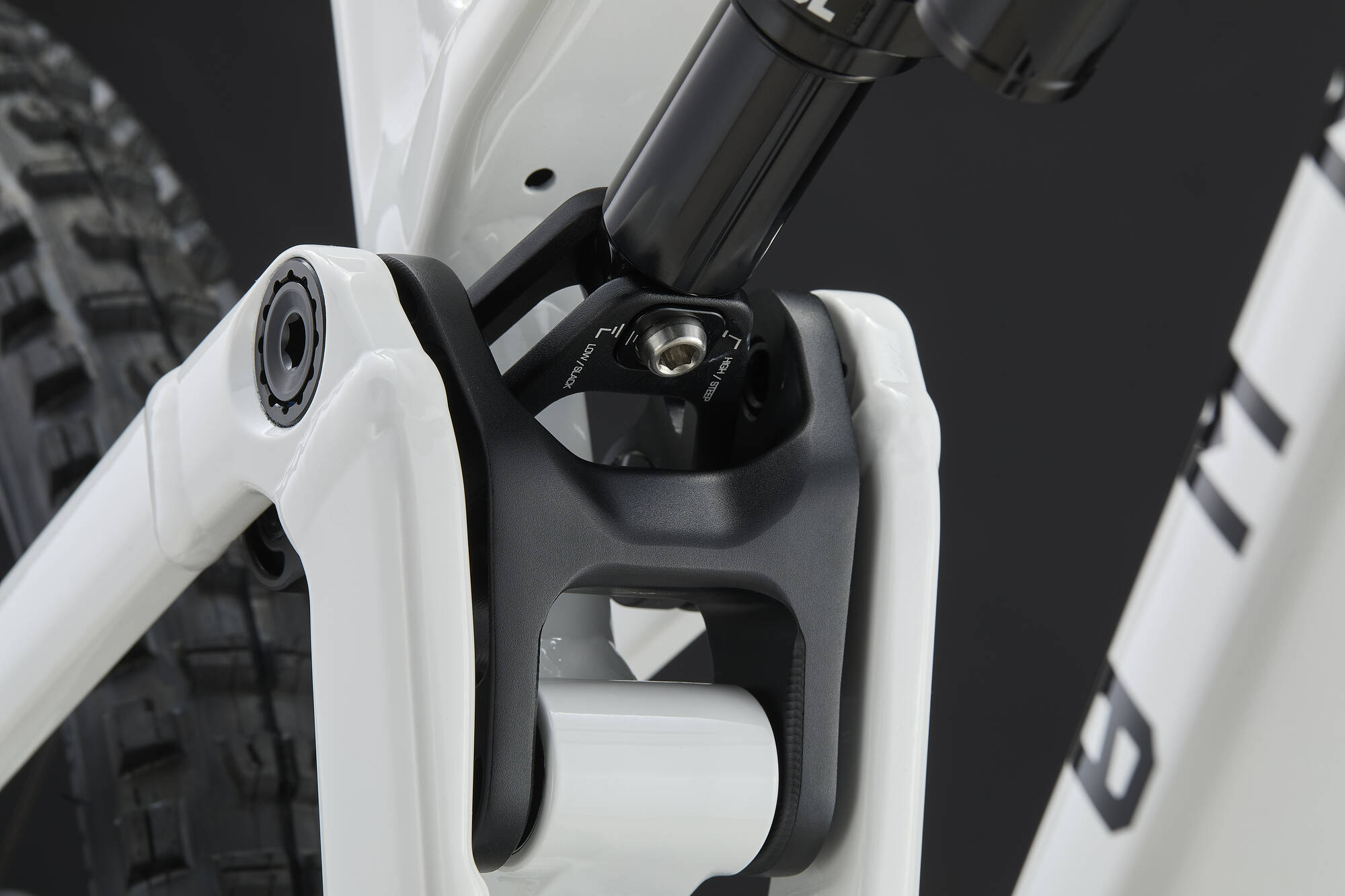 COMMENCAL META V5 ESSENTIAL PURE WHITE 2027 image large number 8