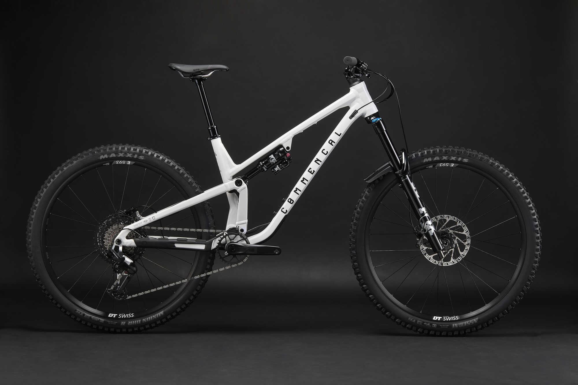 COMMENCAL META V5 ESSENTIAL PURE WHITE 2027 image large number 0