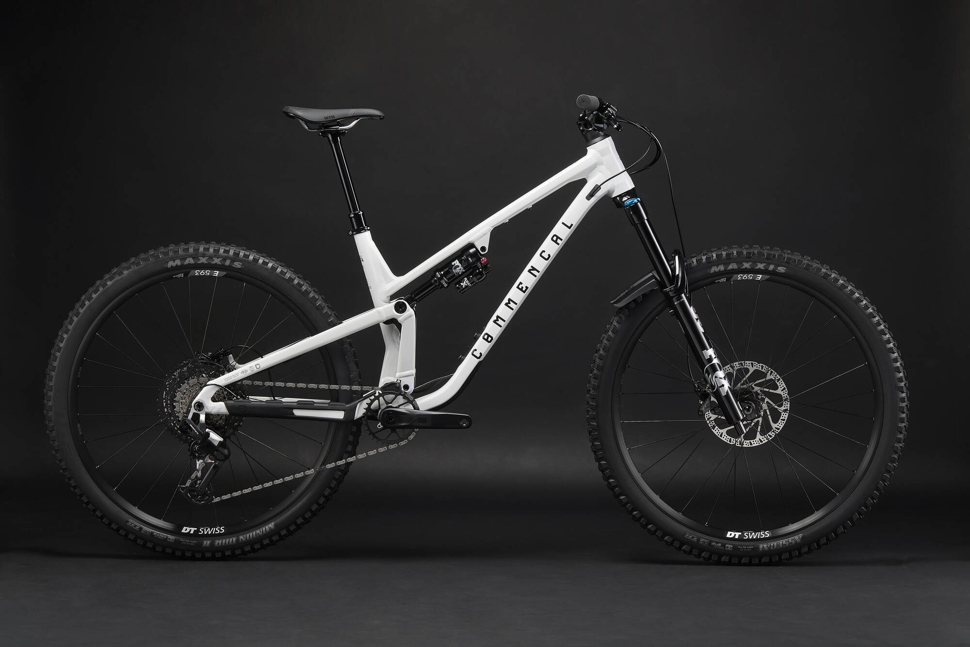 COMMENCAL META V5 ESSENTIAL PURE WHITE 2027 image large number 0