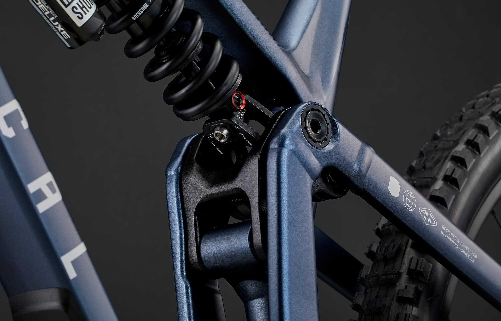 COMMENCAL META V5 RACE SPARKLY BLUE image large number 4