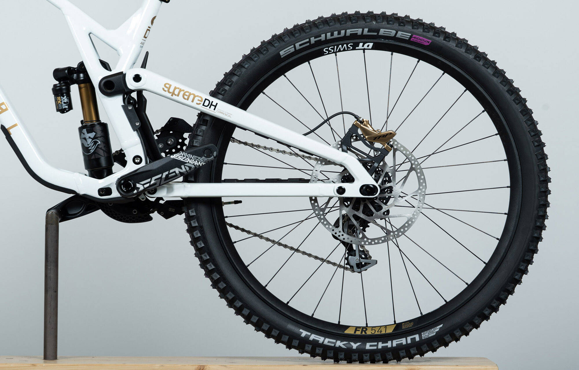 COMMENCAL SUPREME DH V5 SIGNATURE LTD PURE WHITE - L (23151003) image large number 5