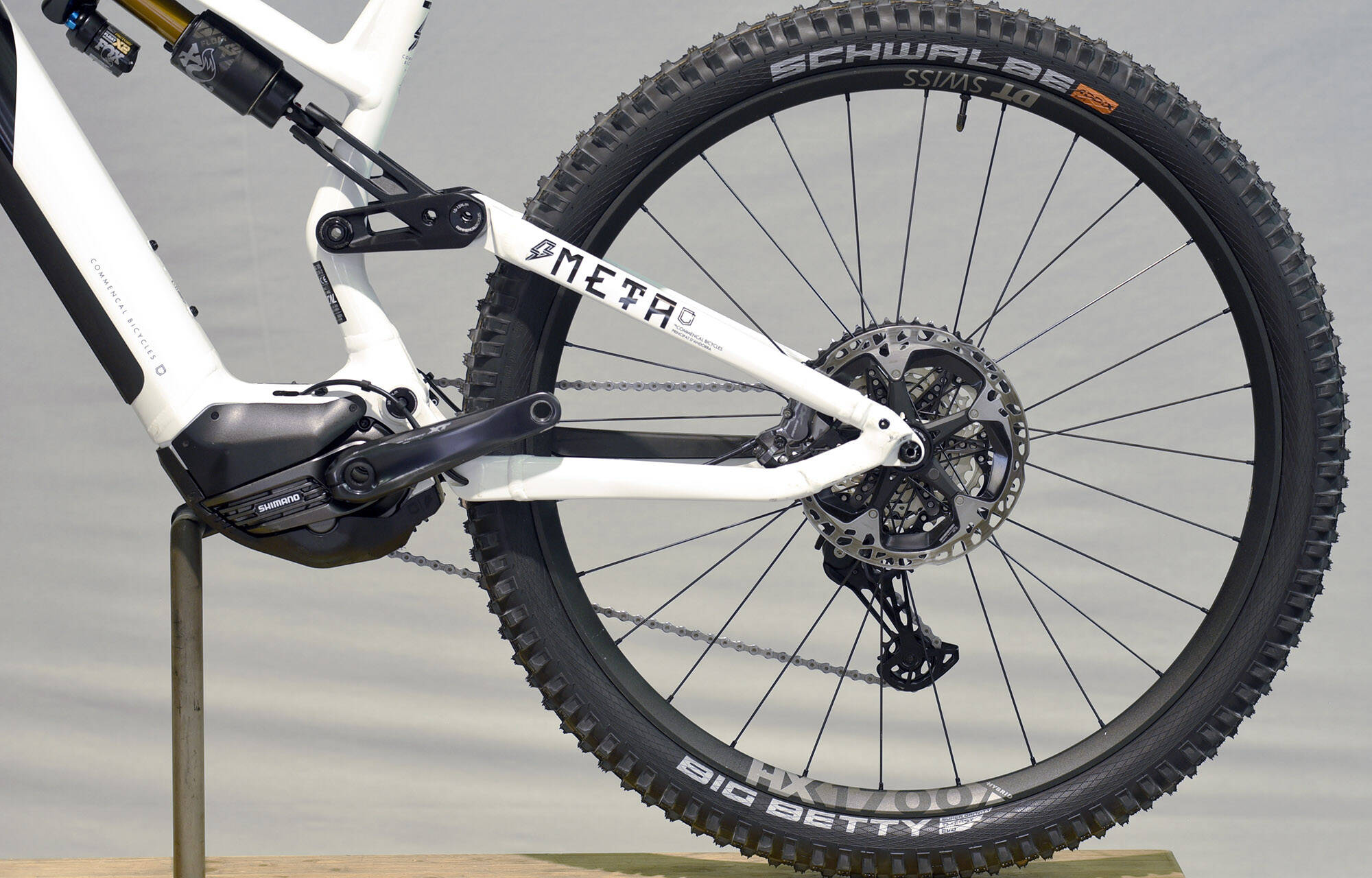 COMMENCAL META POWER AM SHIMANO SIGNATURE BLACK & WHITE - L (21180703) 1628 km image large number 5