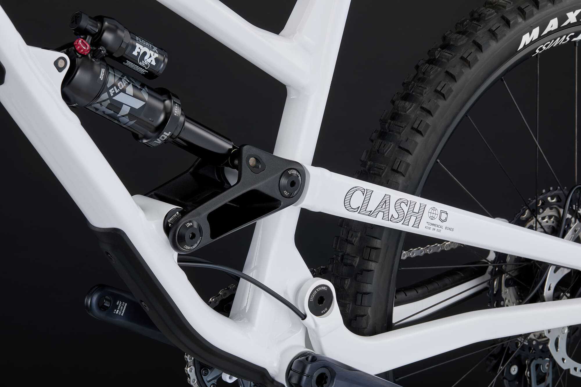 COMMENCAL CLASH ESSENTIAL PURE WHITE 2026 image large number 8