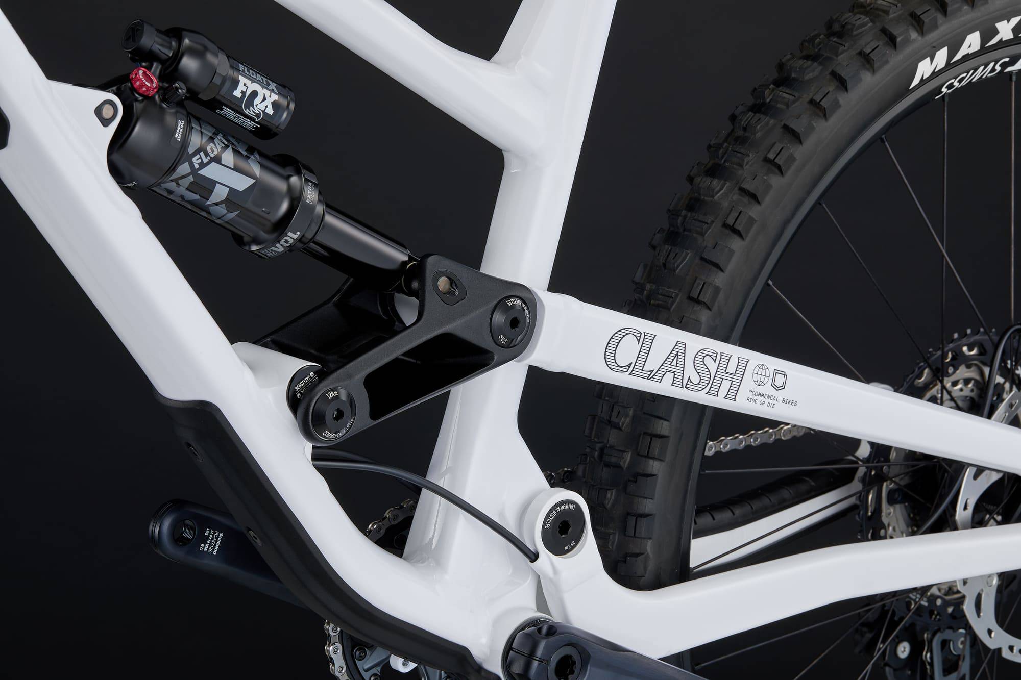 COMMENCAL CLASH ESSENTIAL PURE WHITE 2026 image large number 8