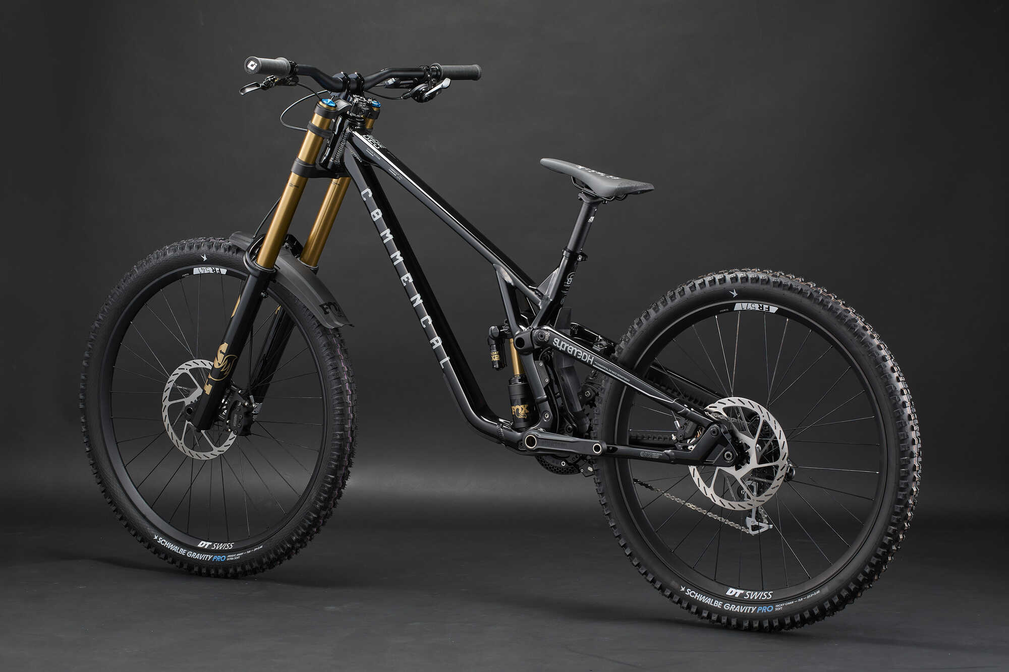 COMMENCAL SUPREME DH V5.2 SIGNATURE PURE BLACK 2027 image large number 2
