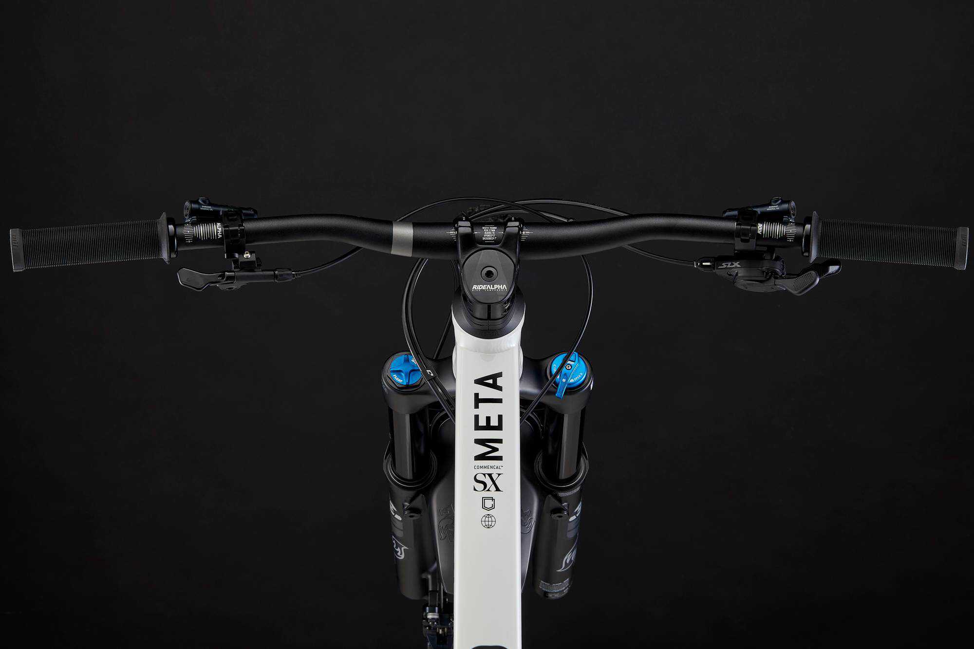 COMMENCAL META SX V5 ESSENTIAL CLEAR SILVER image large number 3