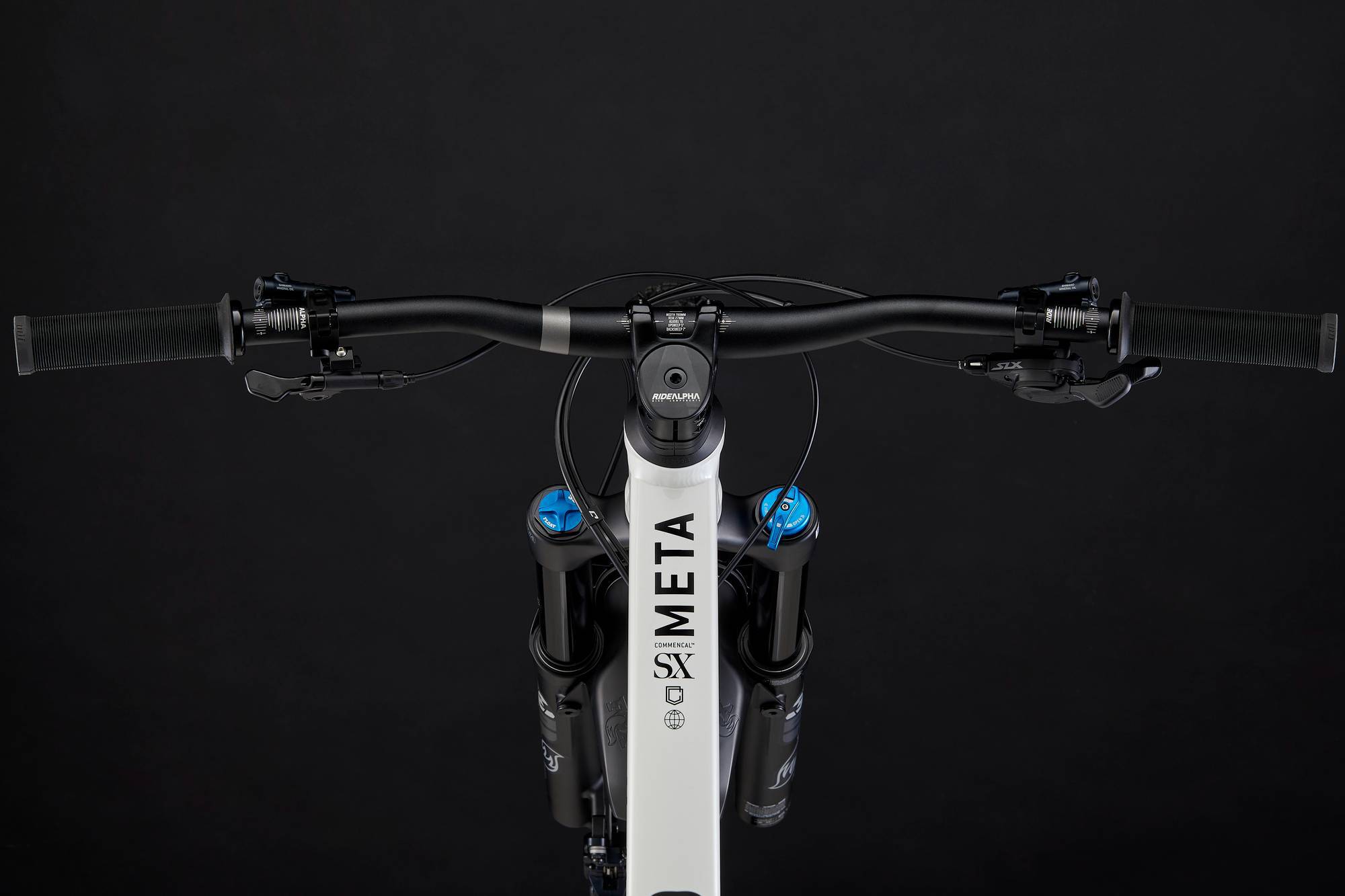 COMMENCAL META SX V5 ESSENTIAL CLEAR SILVER image large number 3